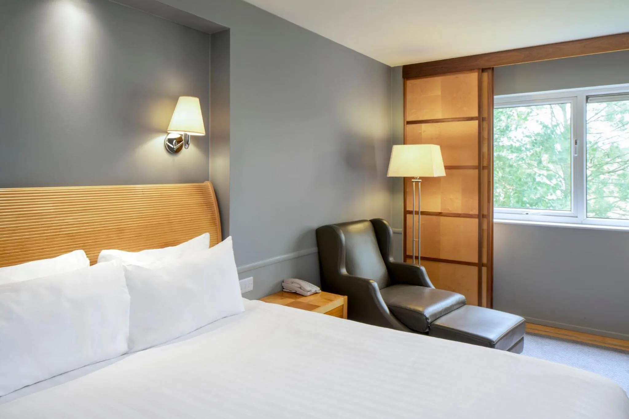 Photo of the whole room, Bed in Holiday Inn Cambridge by IHG