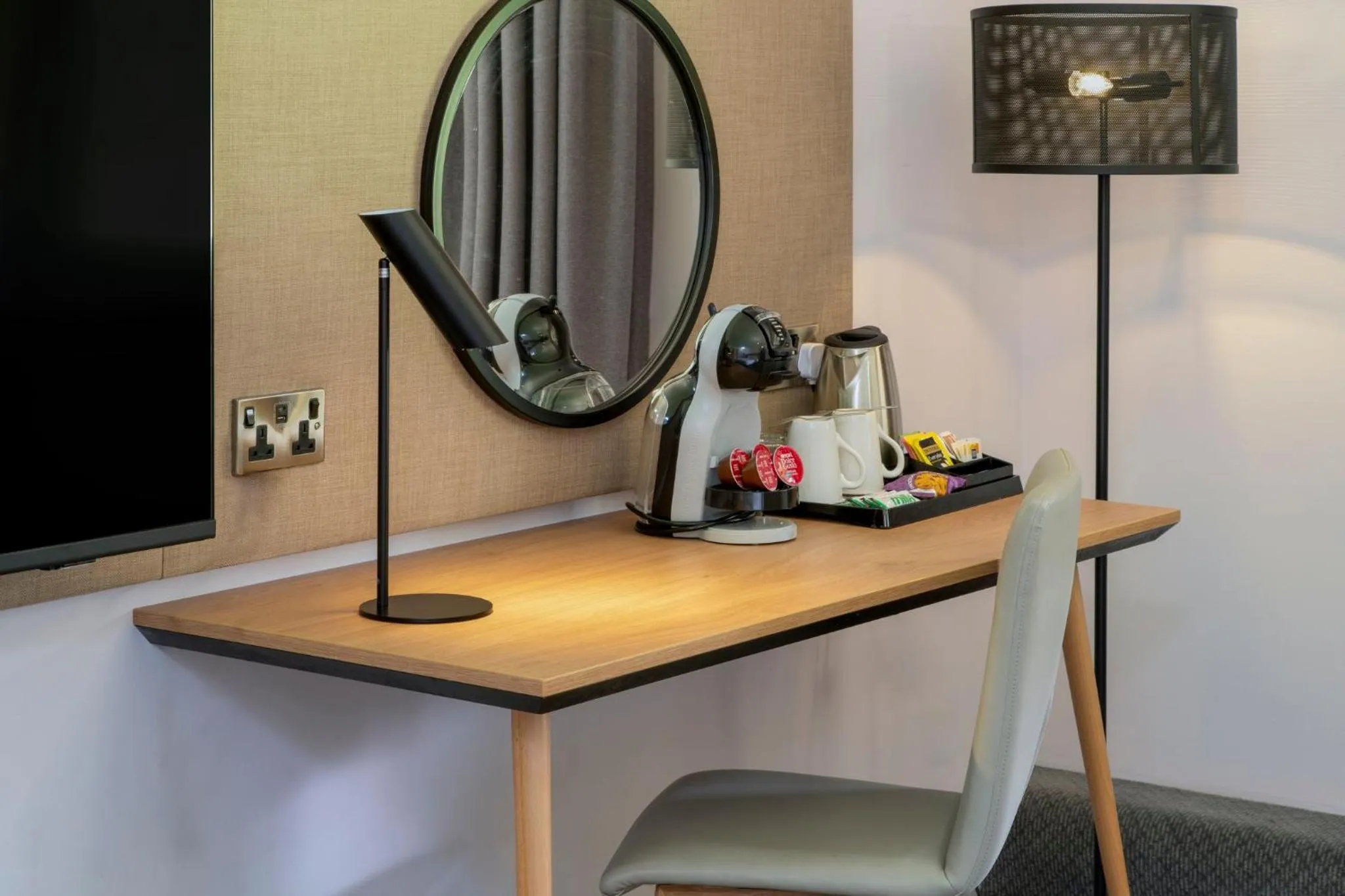 Photo of the whole room in Holiday Inn Cambridge by IHG