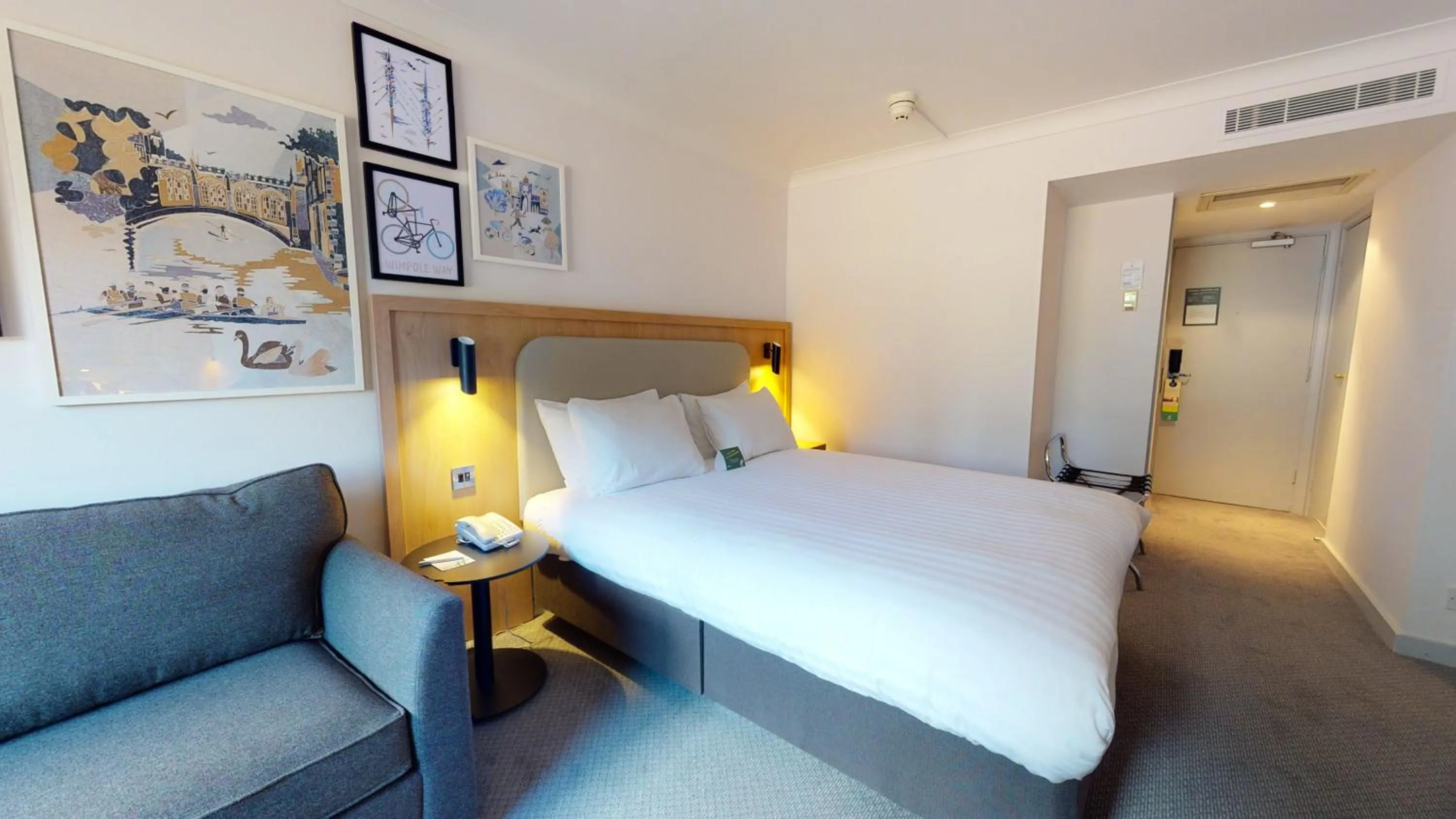 Photo of the whole room, Bed in Holiday Inn Cambridge by IHG