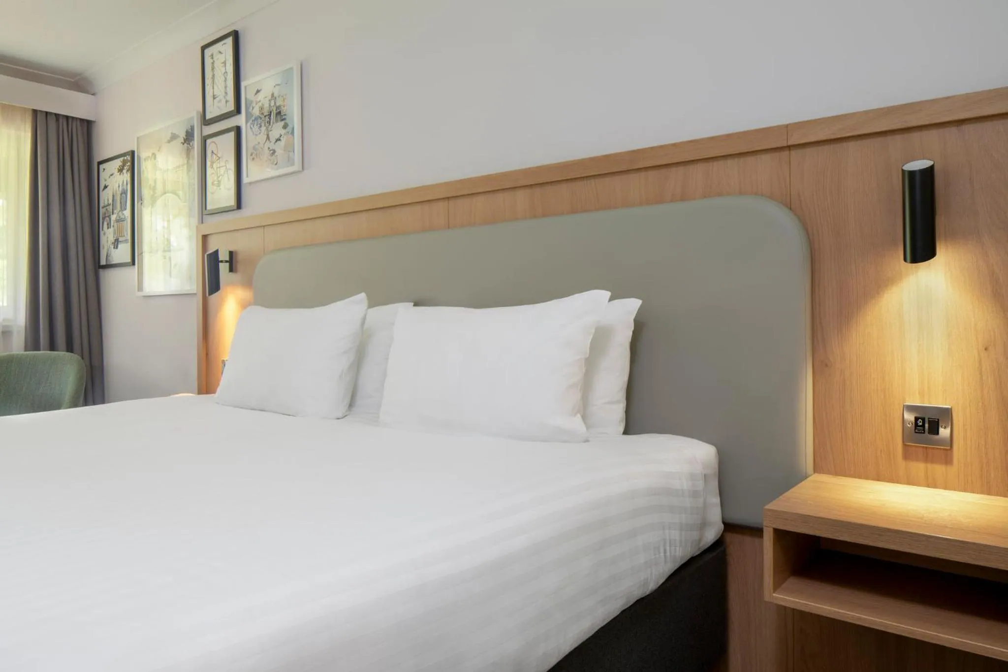 Photo of the whole room, Bed in Holiday Inn Cambridge by IHG