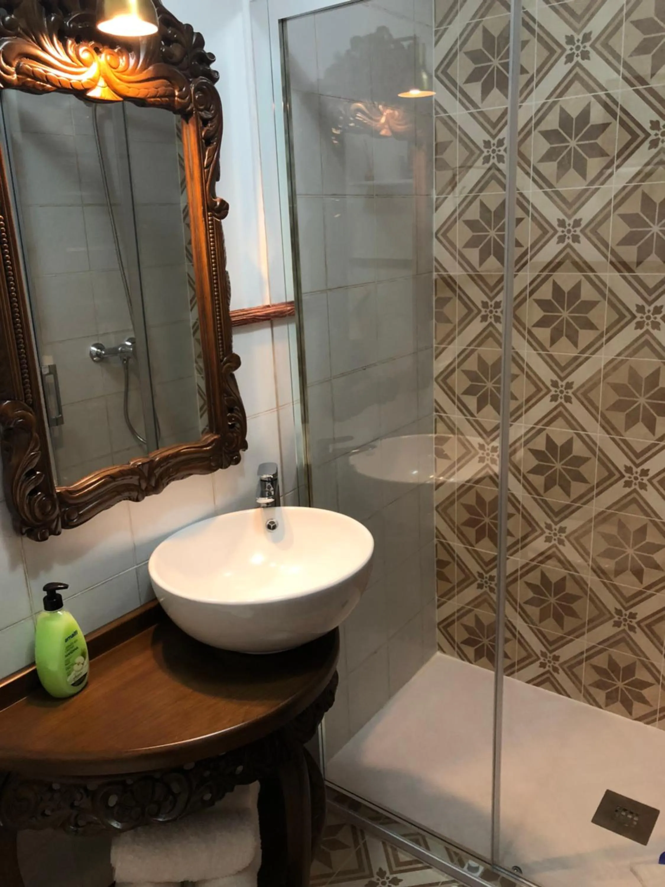 Shower in Retiro del Teatro Almagro