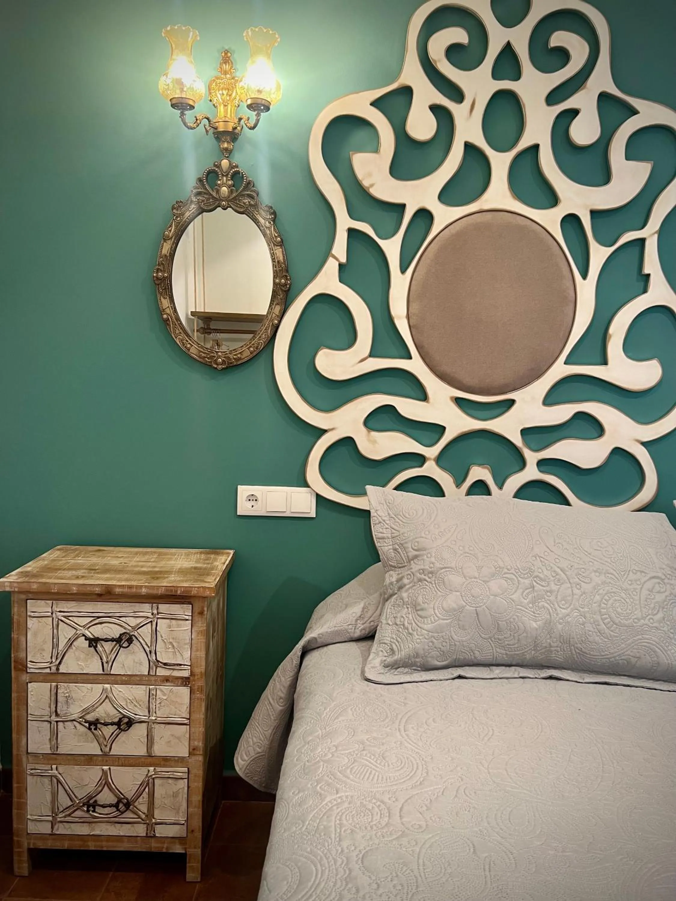 Decorative detail, Bed in Retiro del Teatro Almagro