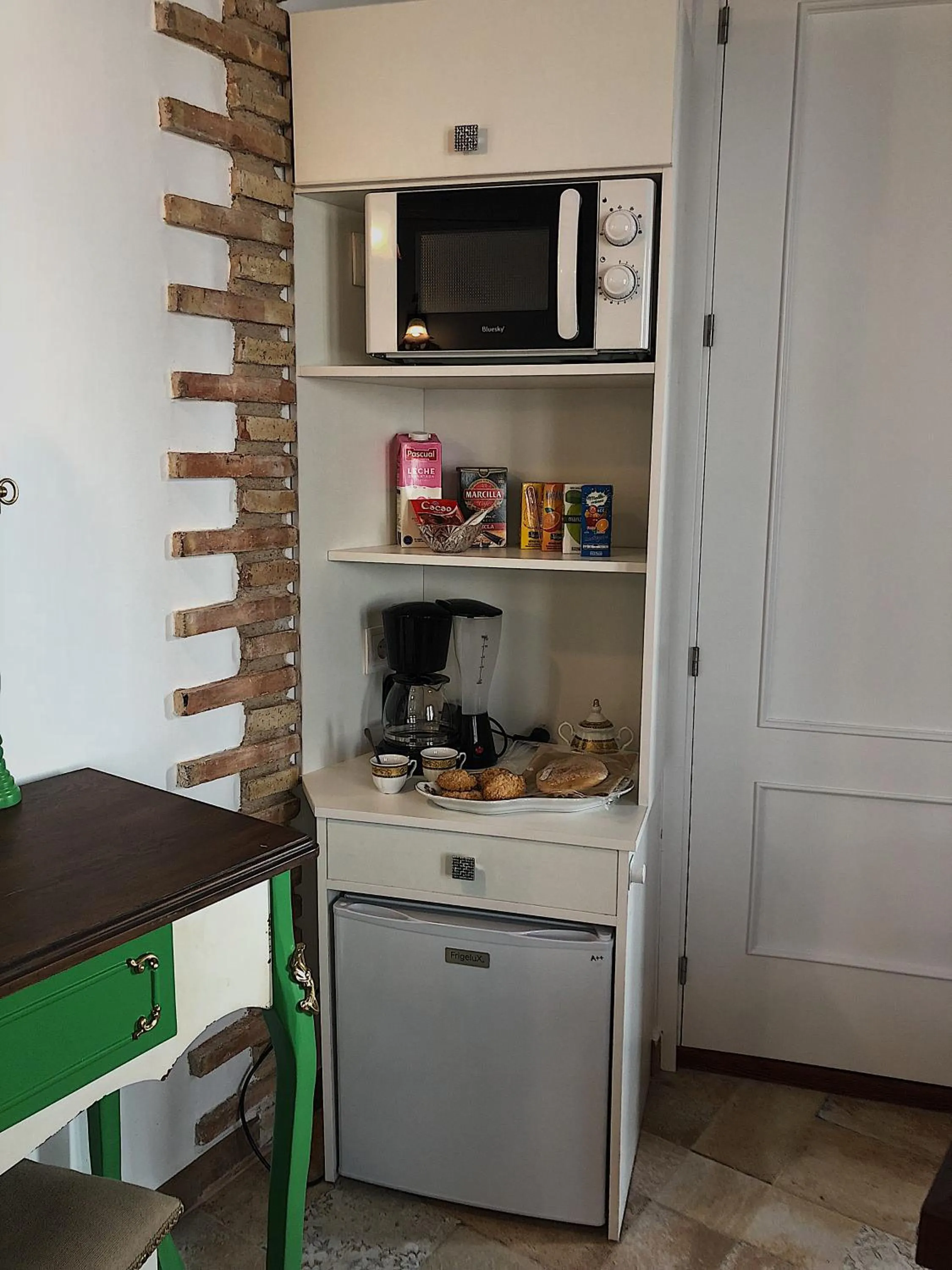 Coffee/tea facilities in Retiro del Teatro Almagro