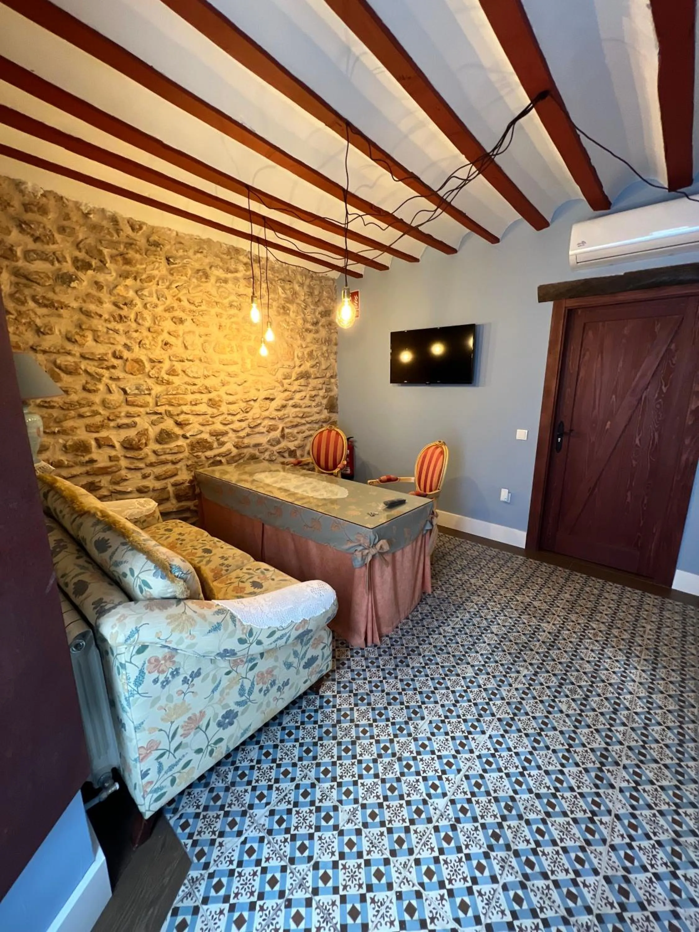 Seating area, Bed in Retiro del Teatro Almagro