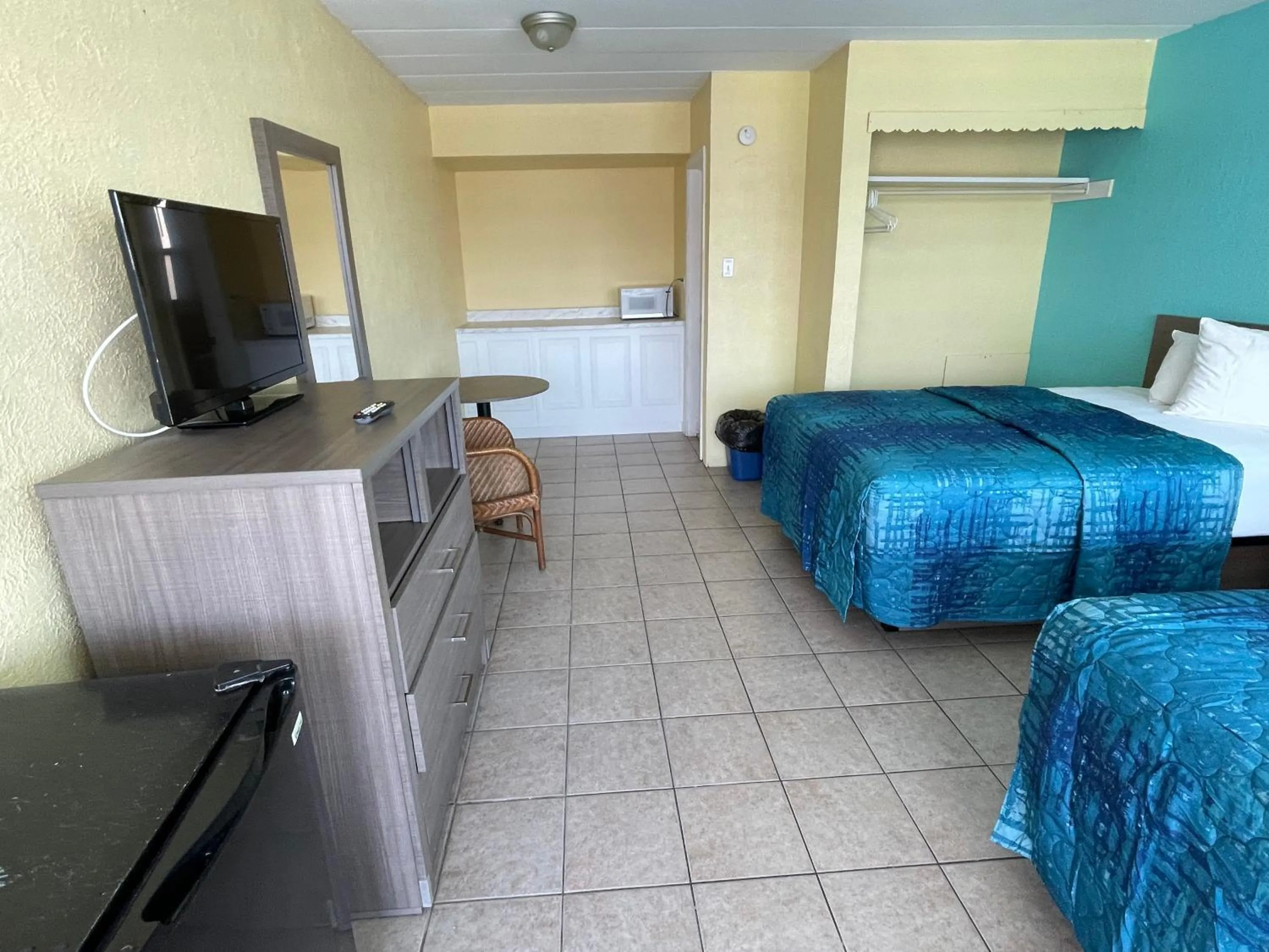 Bed in Bird of Paradise Motel