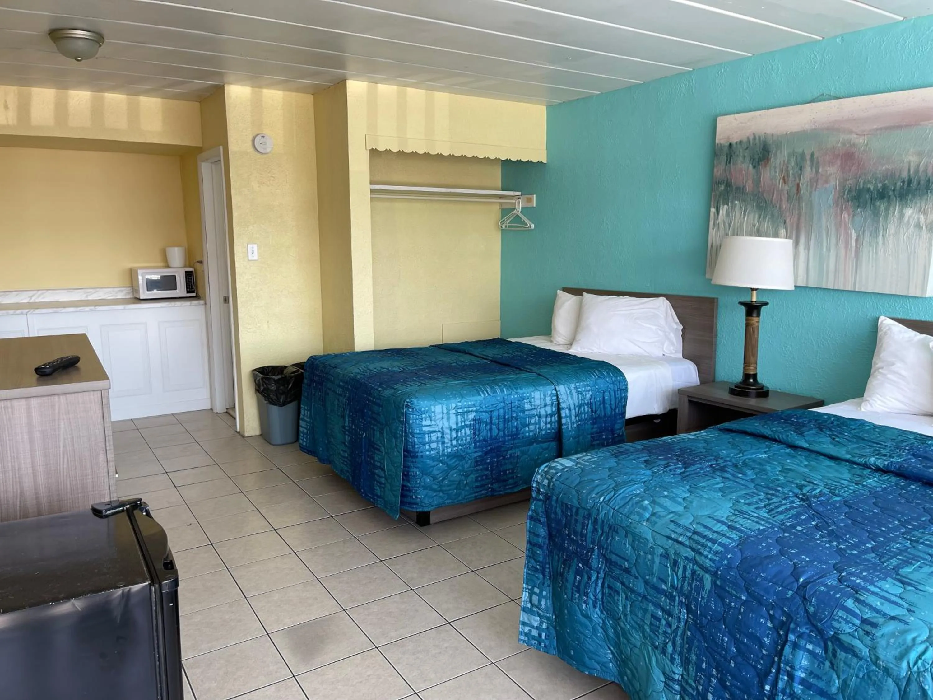 Bed in Bird of Paradise Motel