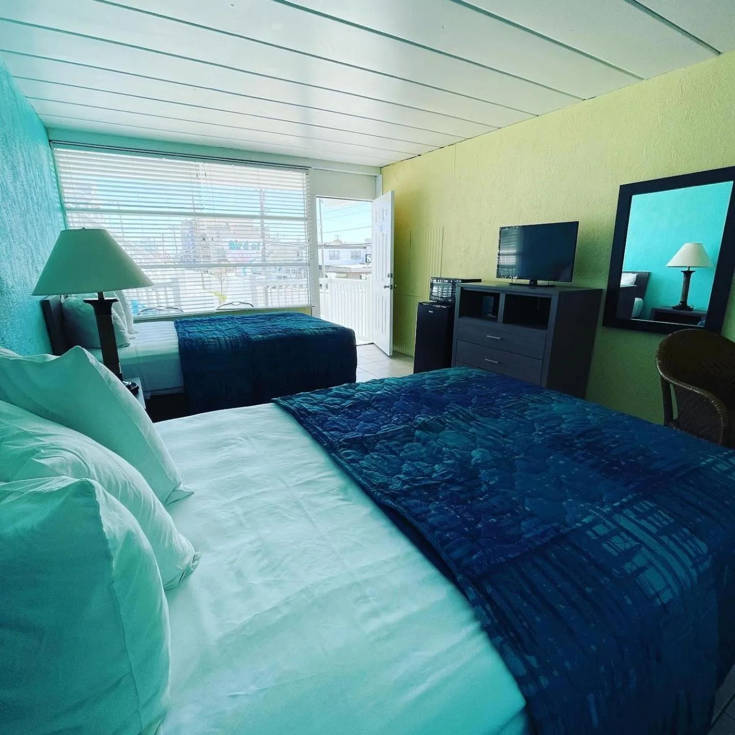 Bed in Bird of Paradise Motel