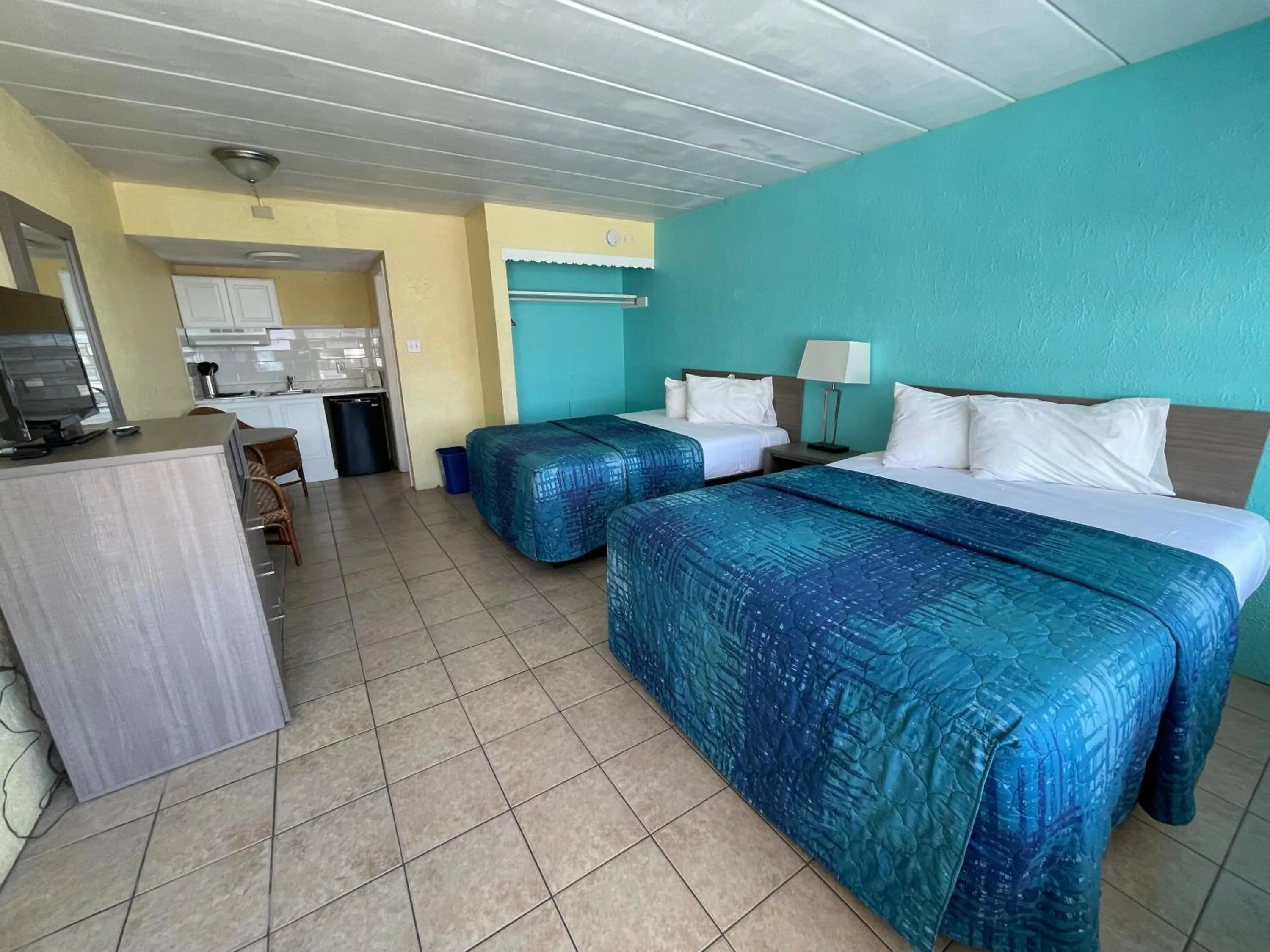 Bed in Bird of Paradise Motel