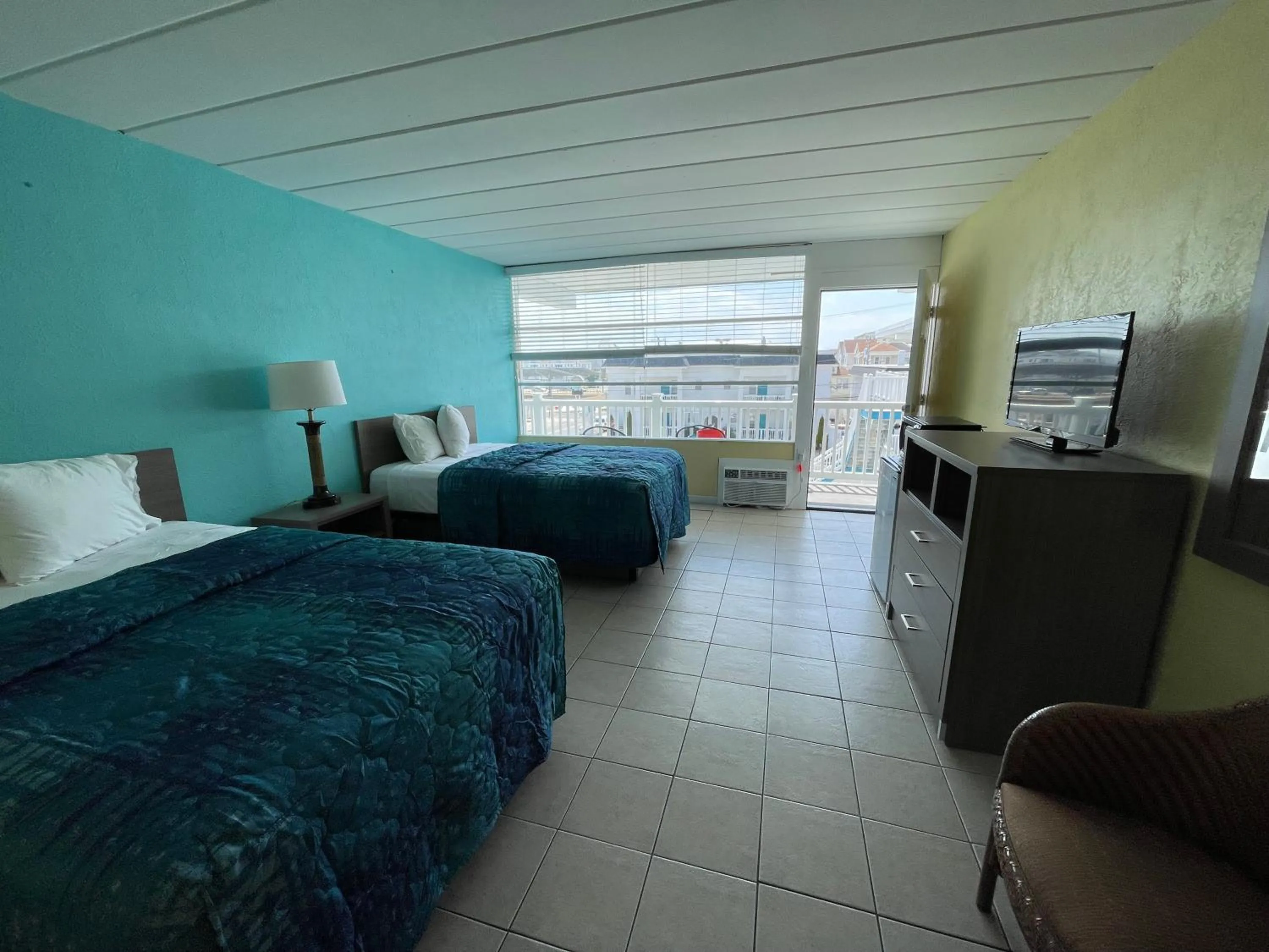 Bed in Bird of Paradise Motel