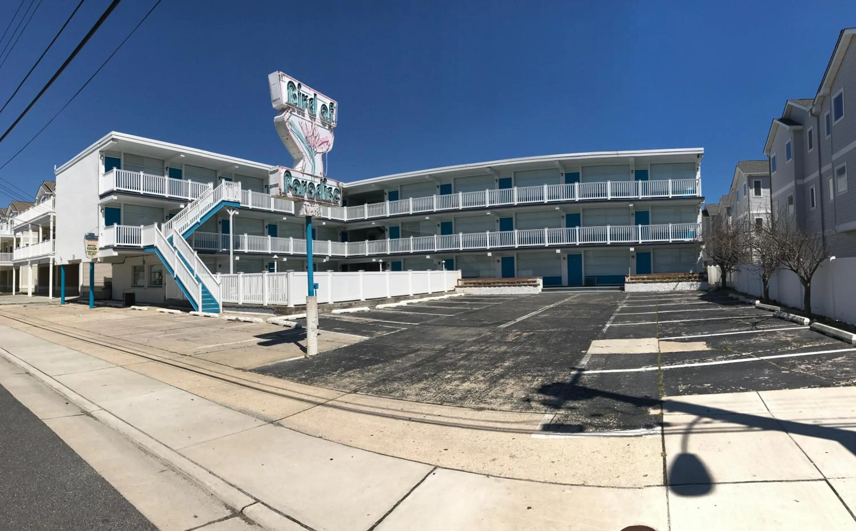 Property building in Bird of Paradise Motel