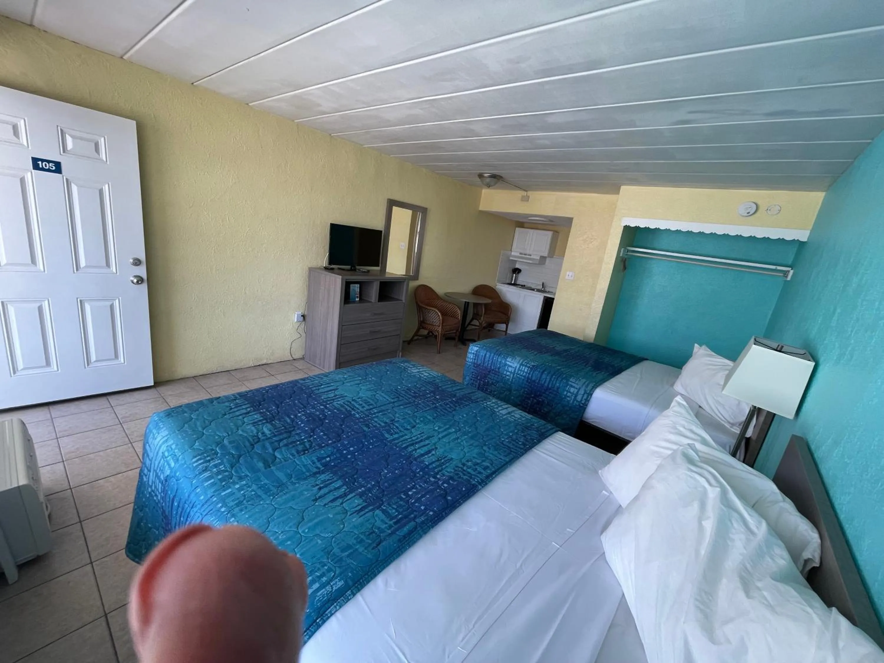 Bed in Bird of Paradise Motel