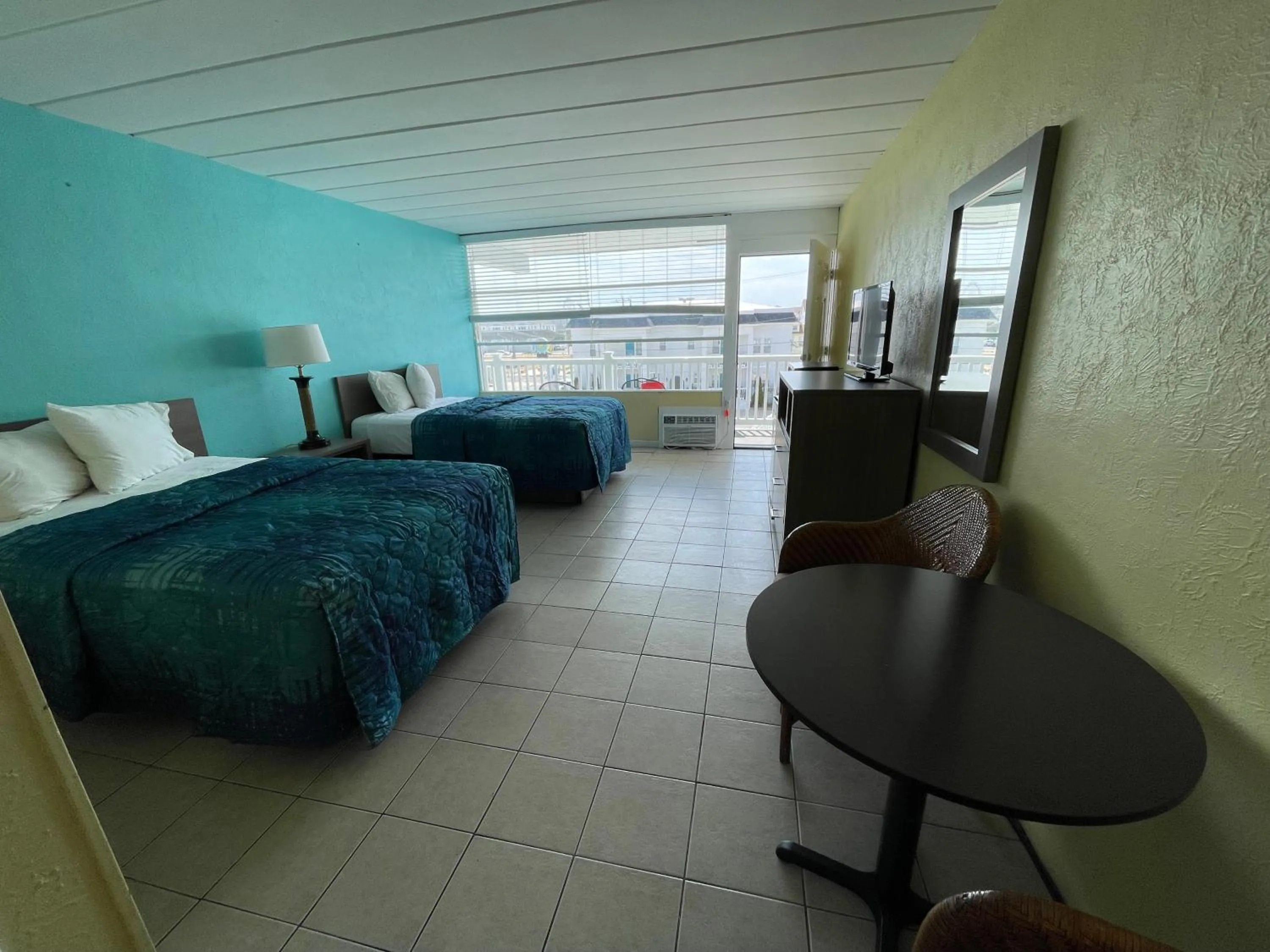 Bed in Bird of Paradise Motel