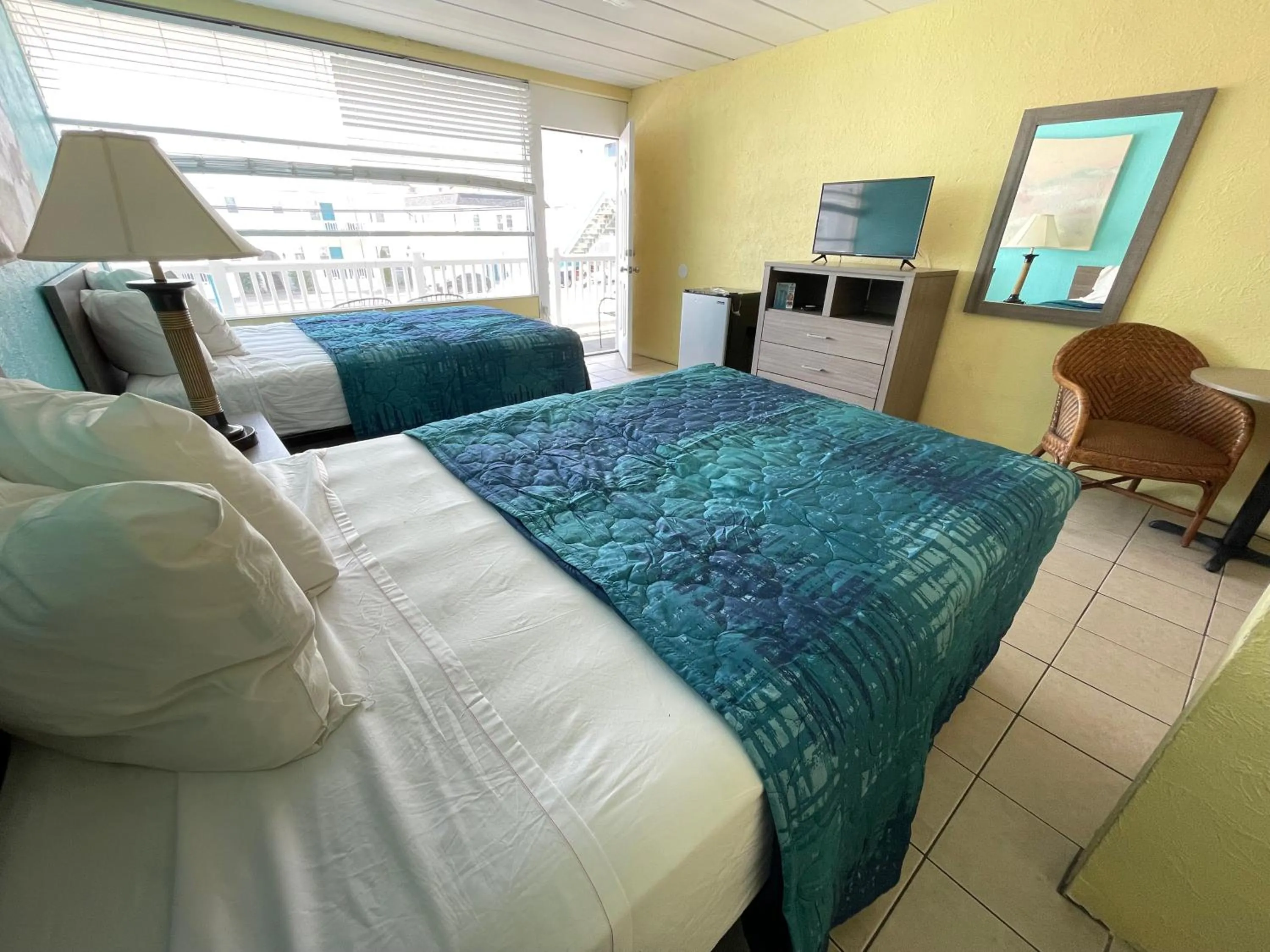 Bed in Bird of Paradise Motel