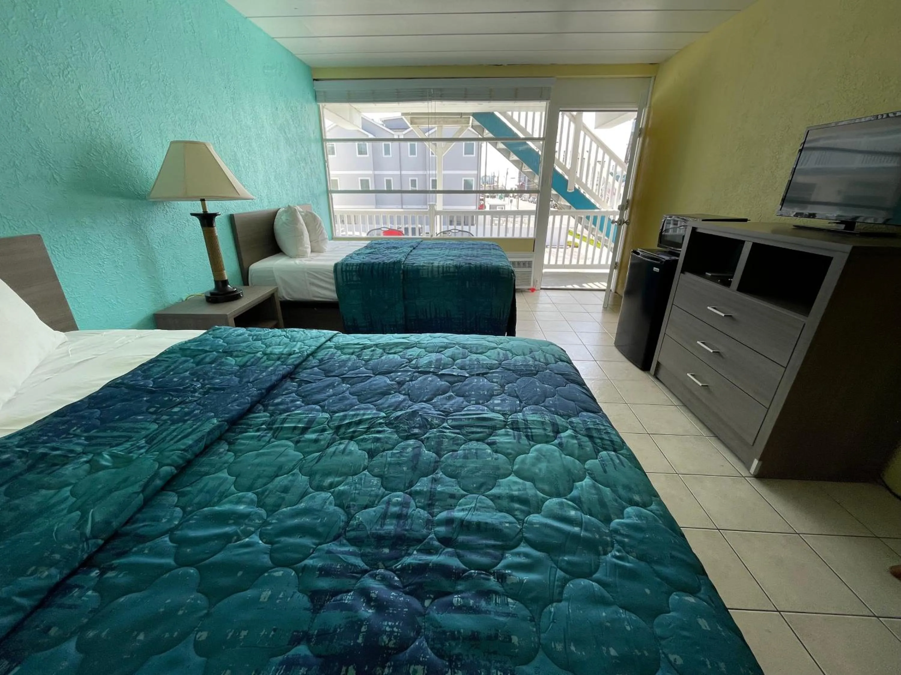 Bed in Bird of Paradise Motel