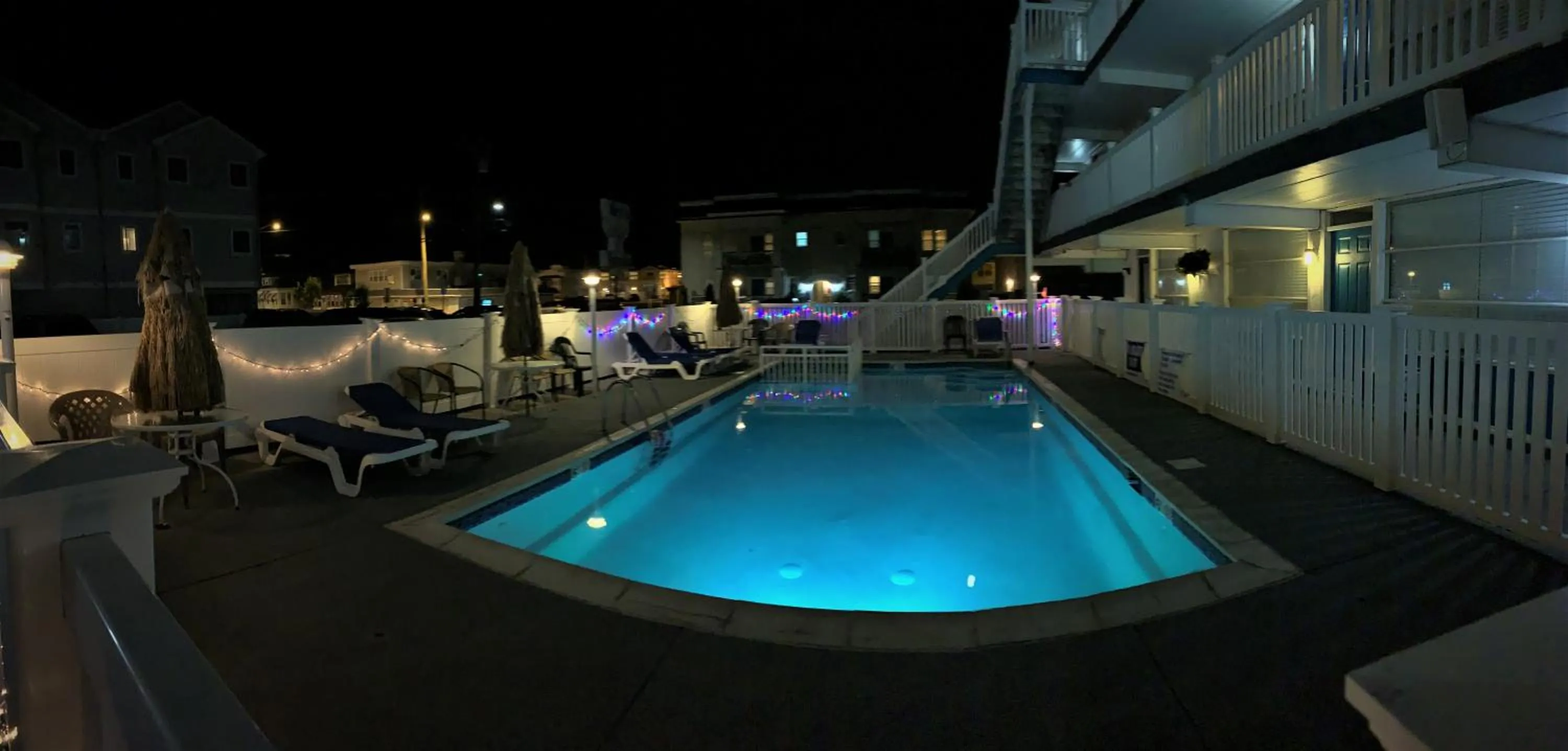 Swimming pool in Bird of Paradise Motel