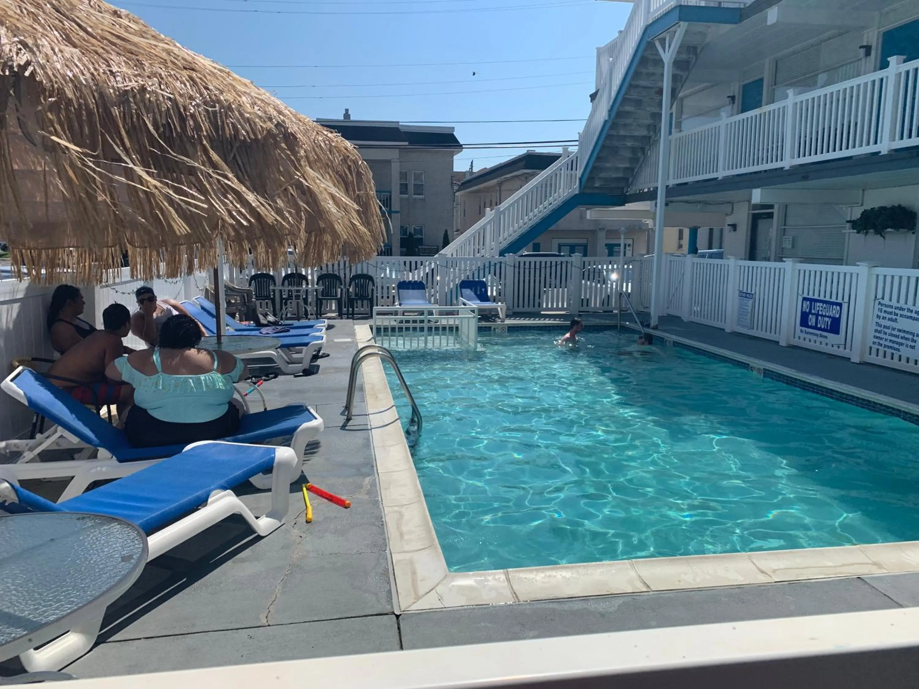 Swimming pool in Bird of Paradise Motel