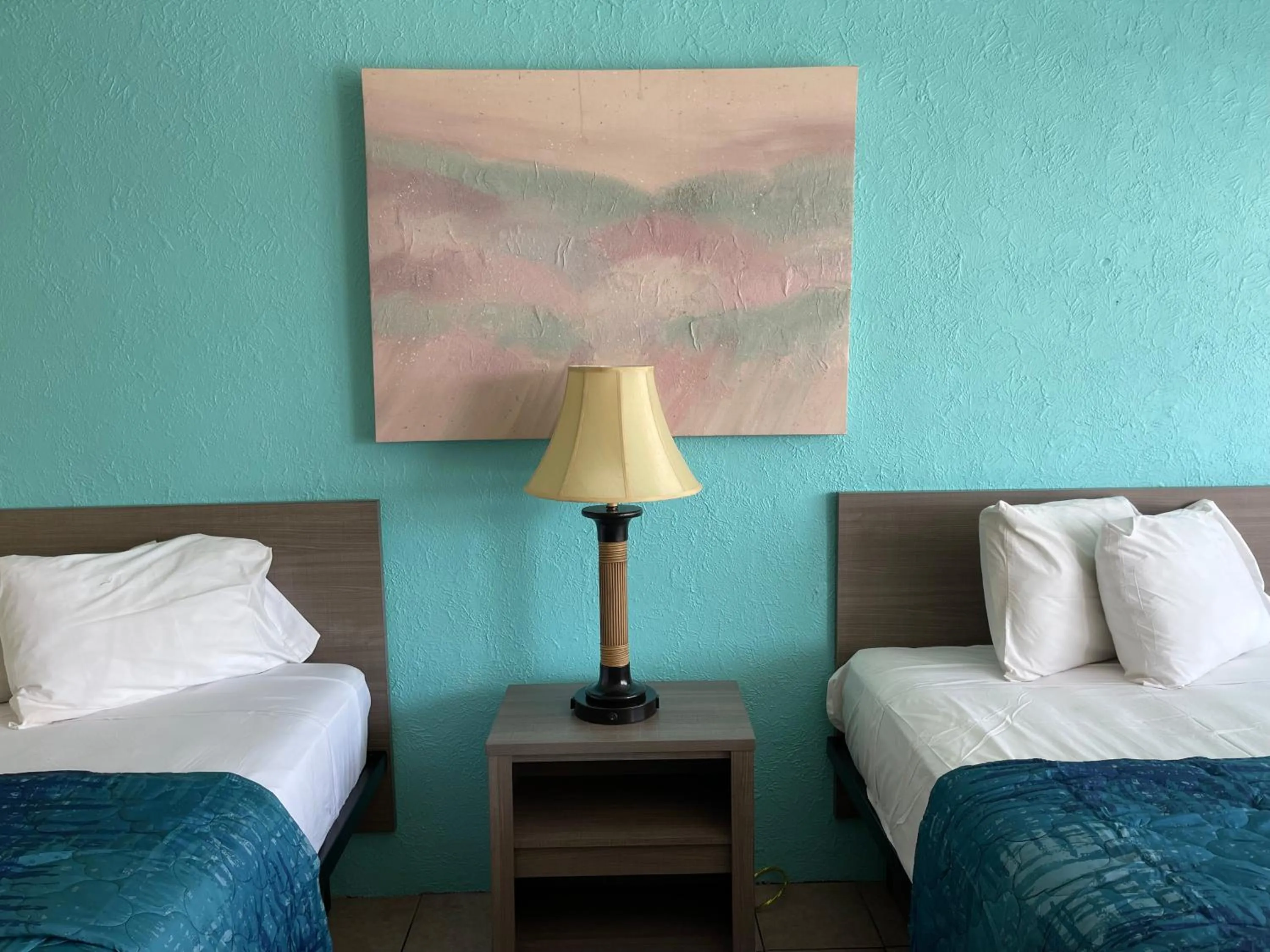 Bed in Bird of Paradise Motel