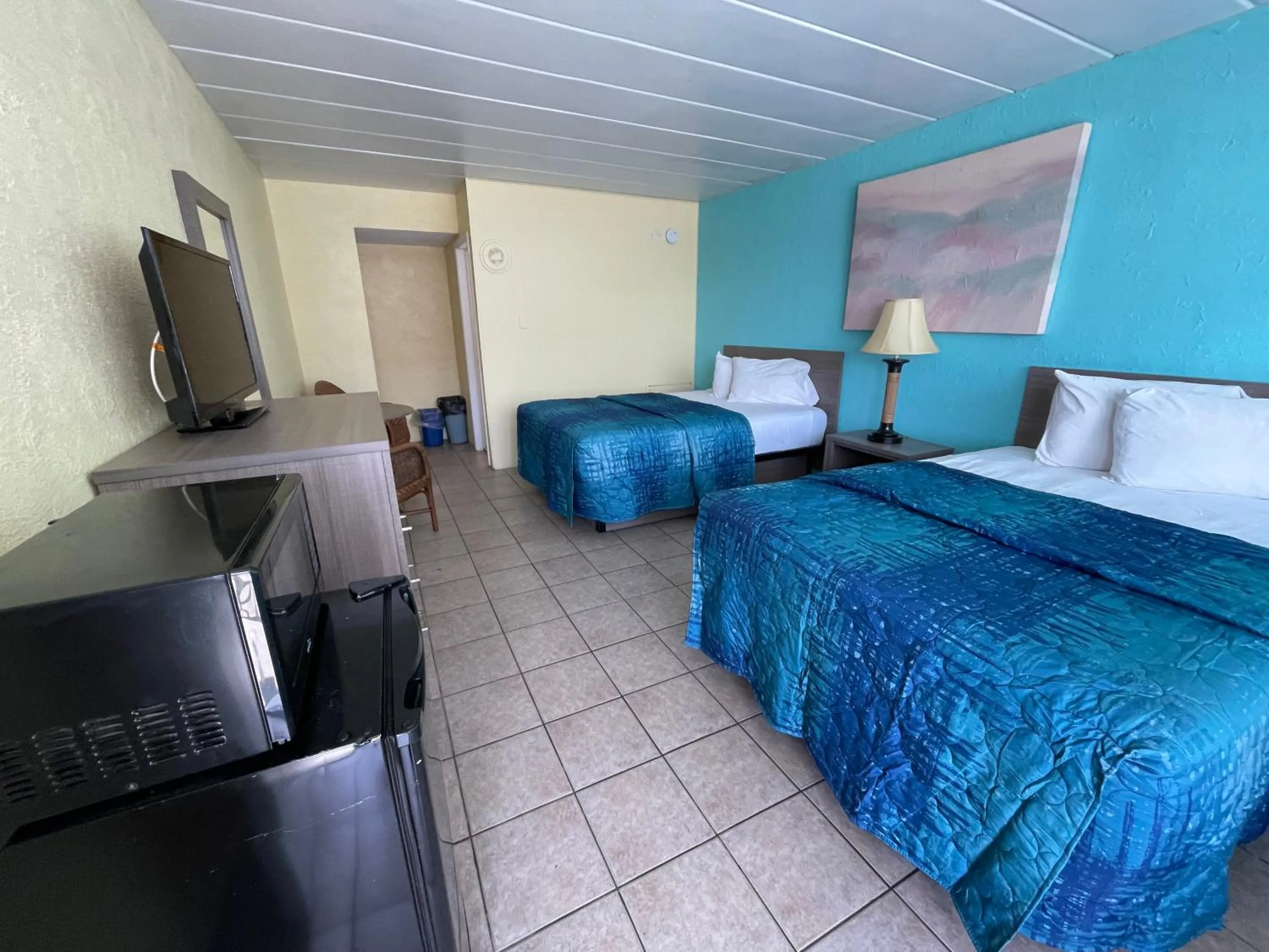 Bed in Bird of Paradise Motel