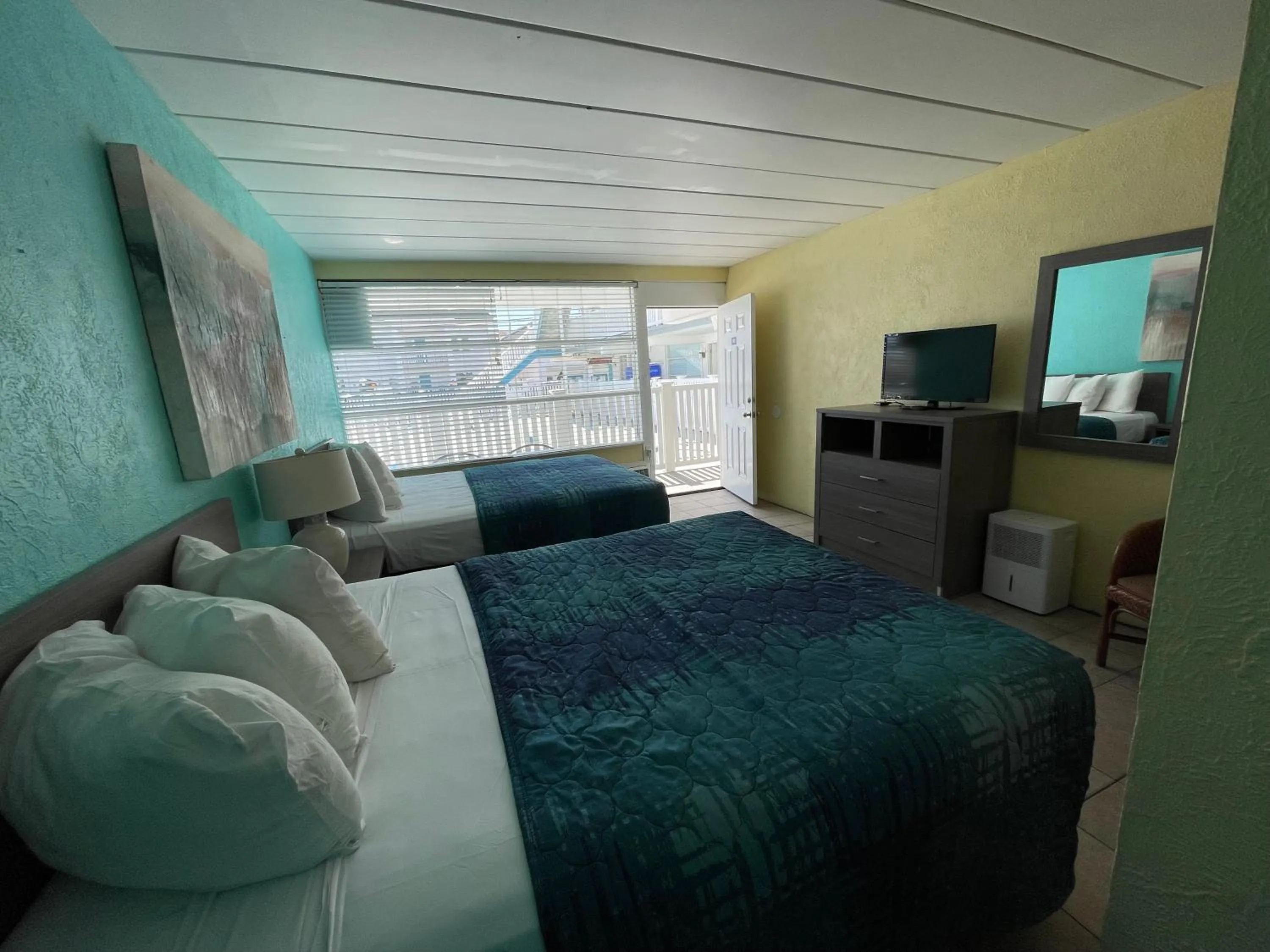 Bed in Bird of Paradise Motel