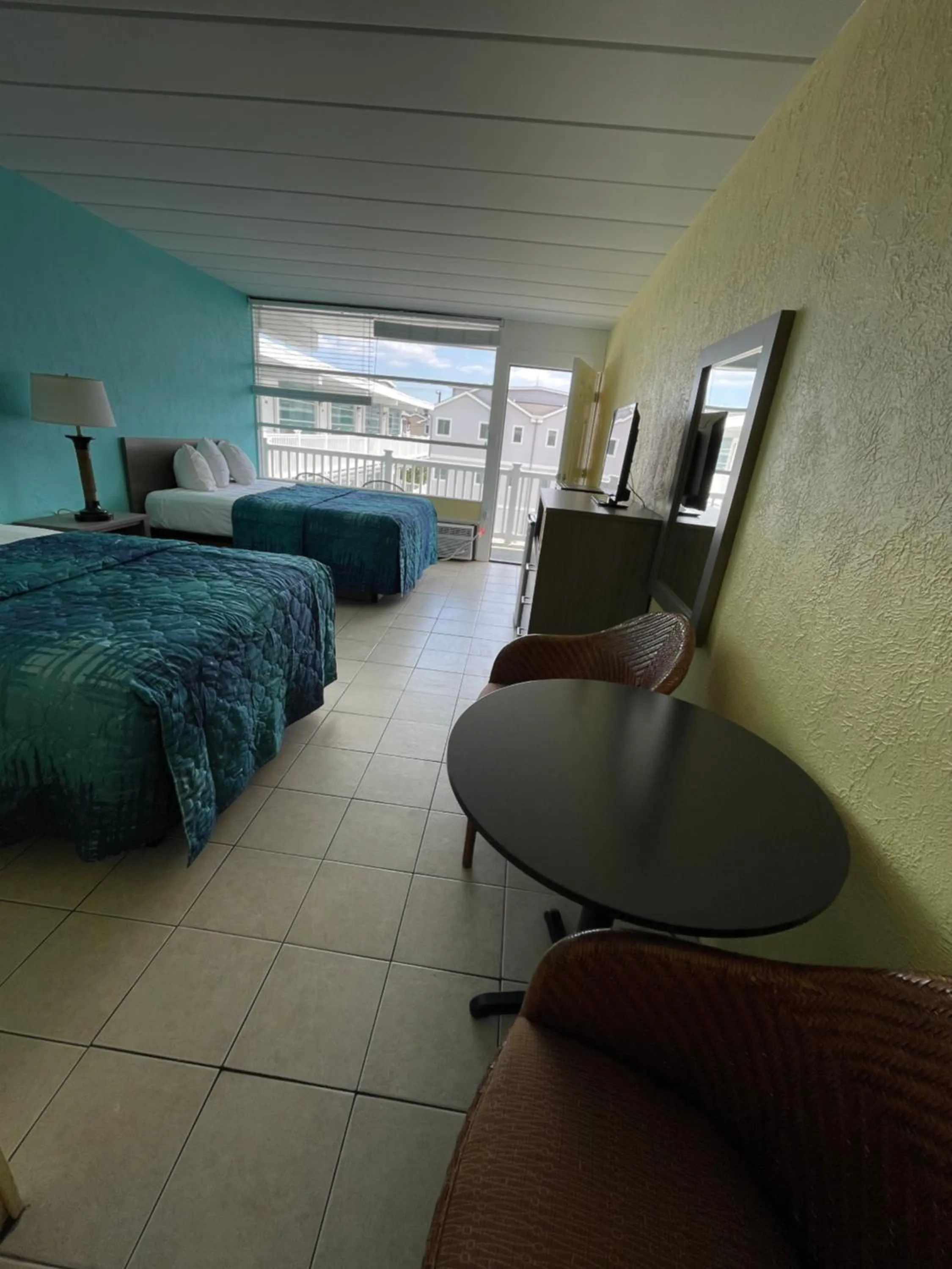 Bed in Bird of Paradise Motel