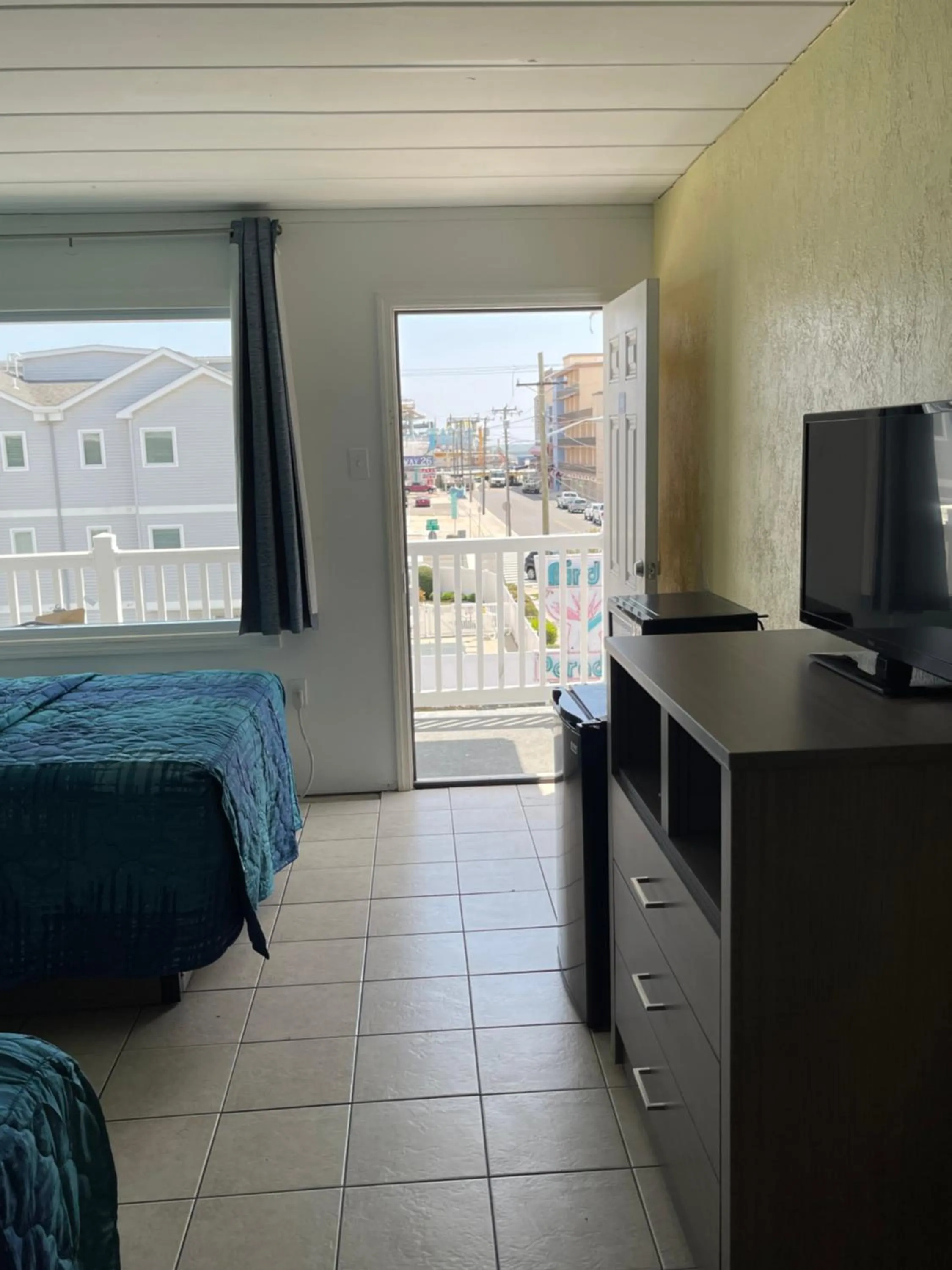 Bed in Bird of Paradise Motel