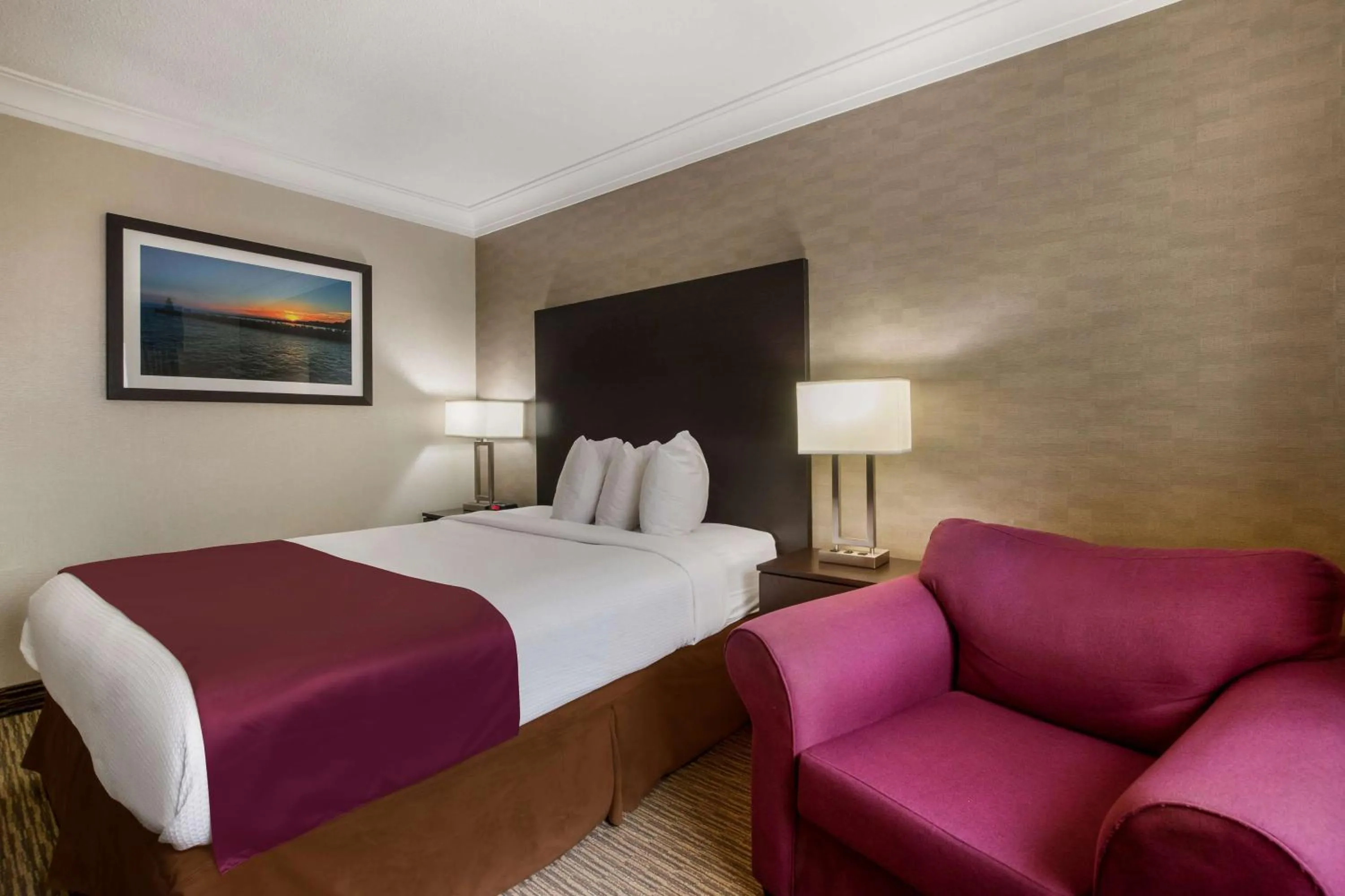 Bedroom, Bed in Best Western Little River Inn