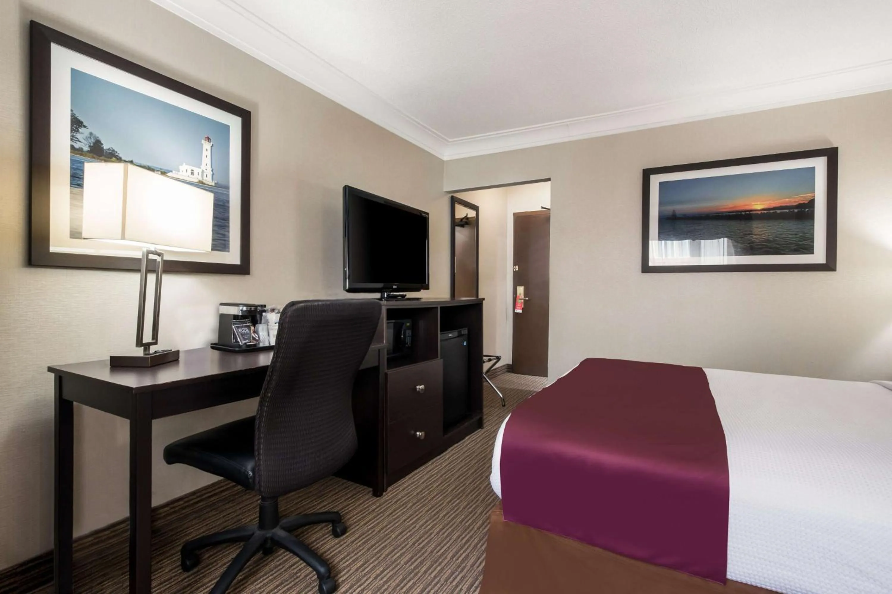 Bedroom, Bed in Best Western Little River Inn