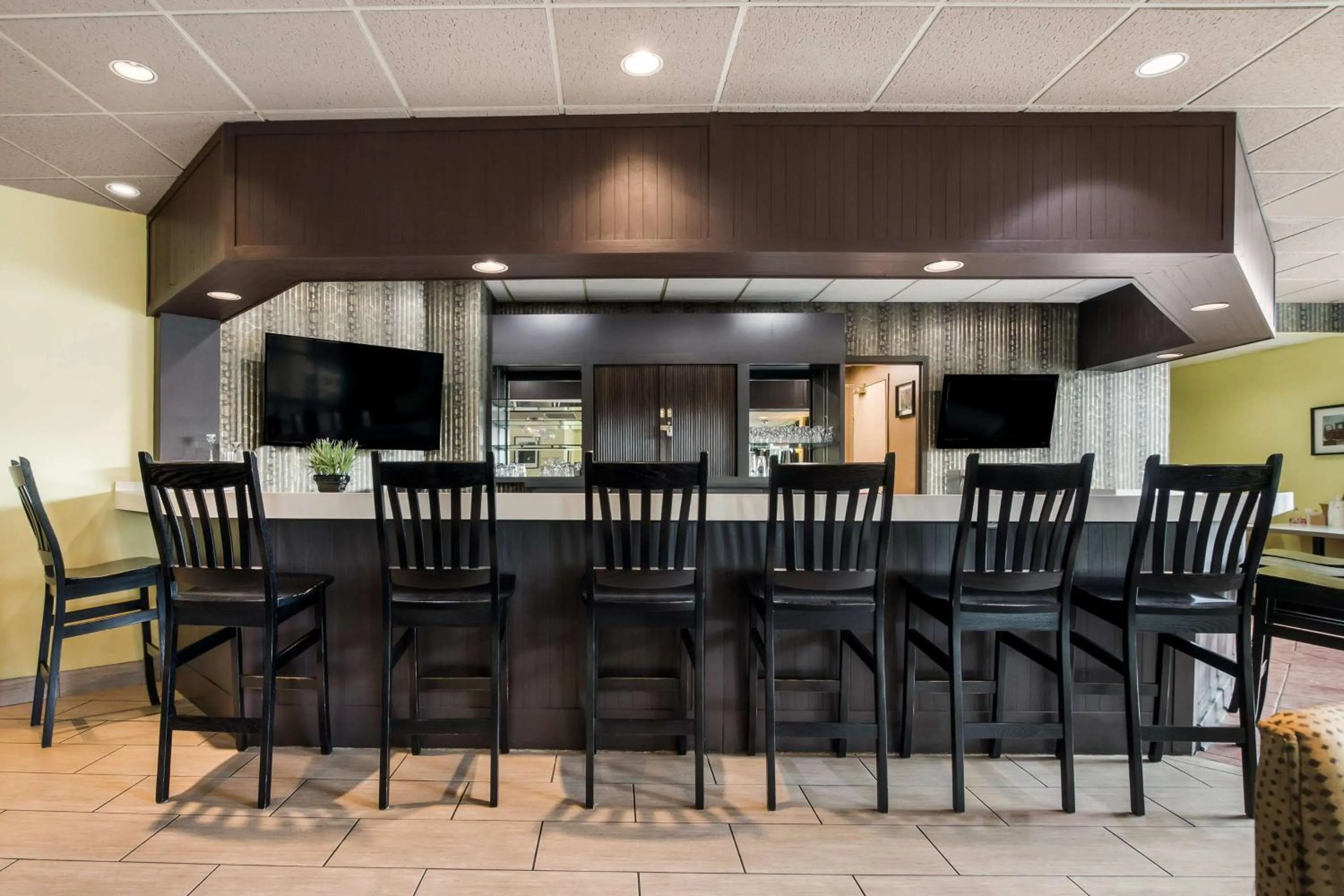 Lounge or bar in Best Western Little River Inn