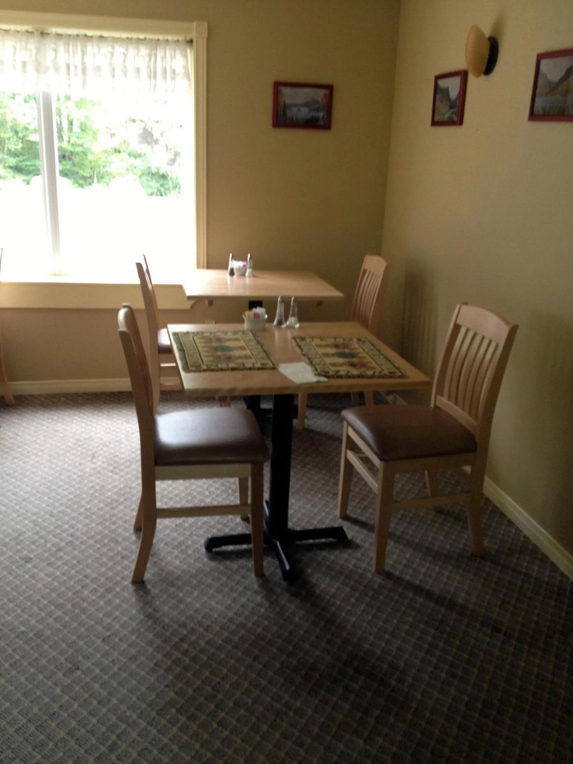 Restaurant/places to eat in Lakeview Motel