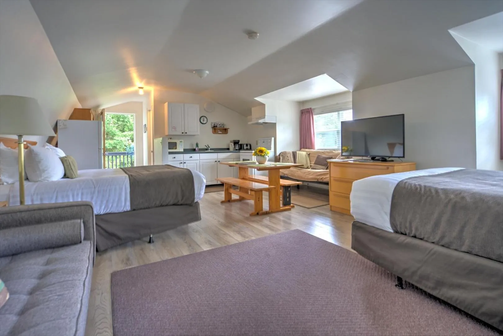 Kitchen or kitchenette in Lakeview Motel