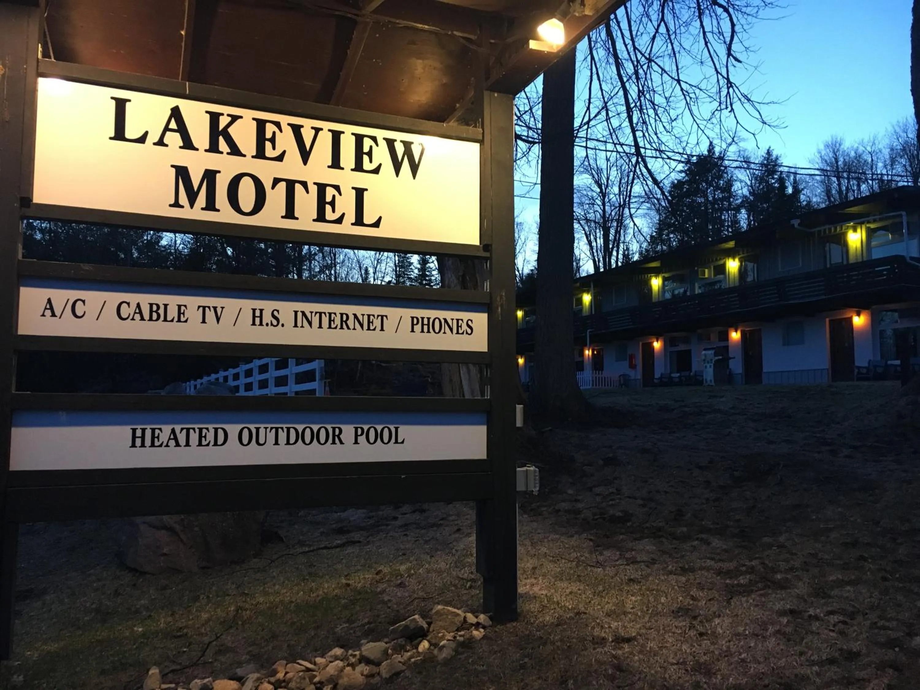 Natural landscape in Lakeview Motel