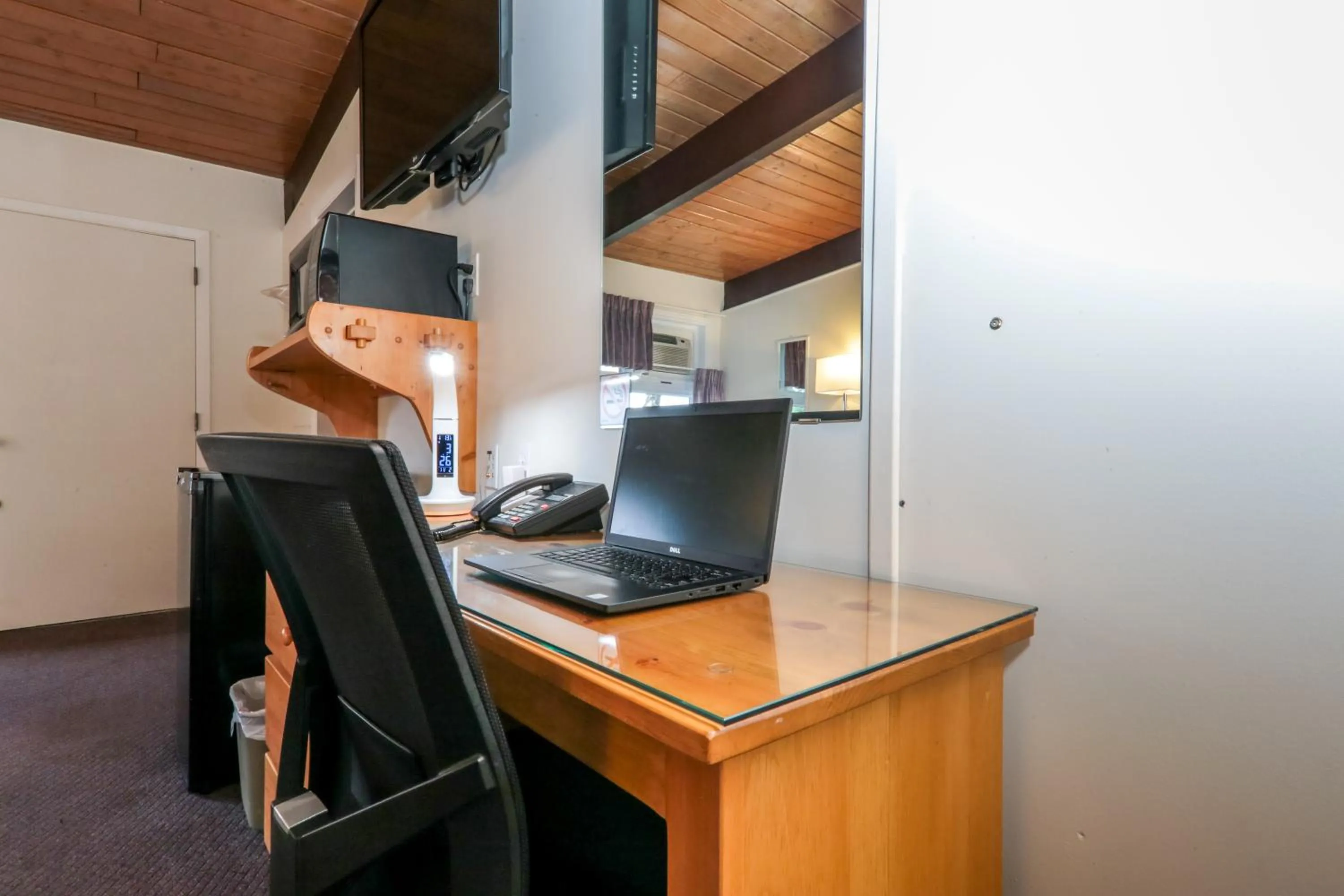 TV and multimedia in Lakeview Motel