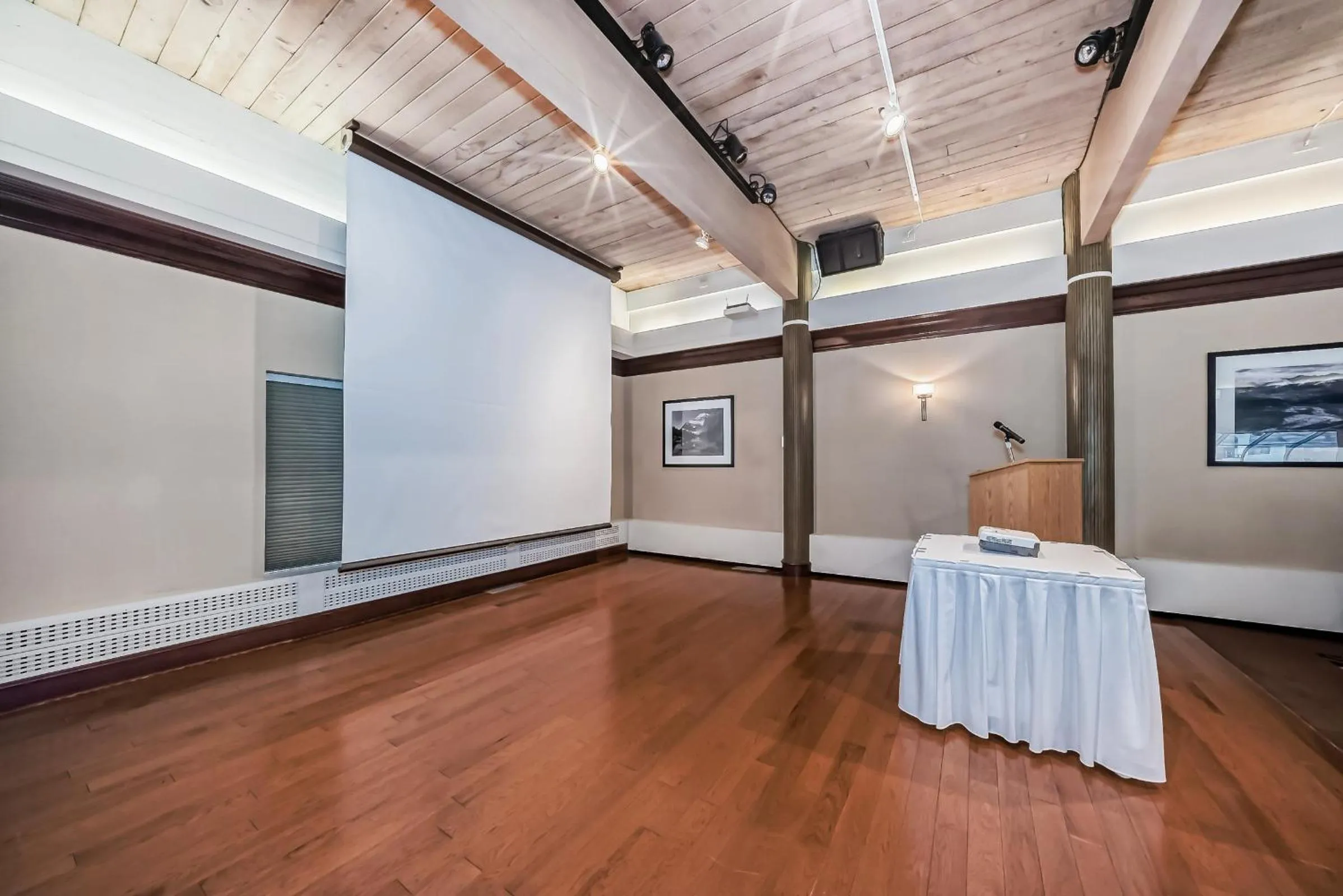 Banquet/Function facilities in Jasper Inn & Suites by INNhotels