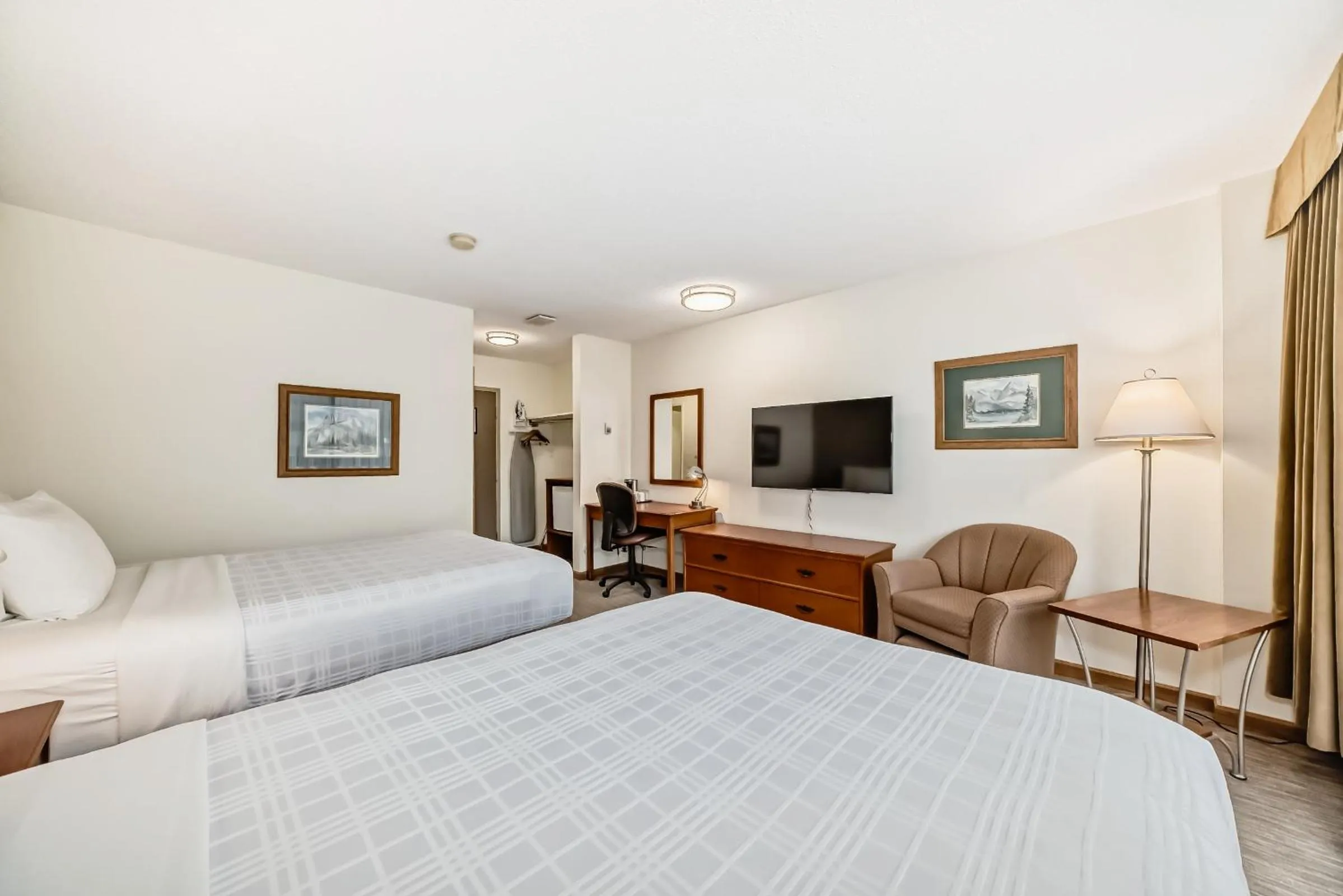 Bed in Jasper Inn & Suites by INNhotels