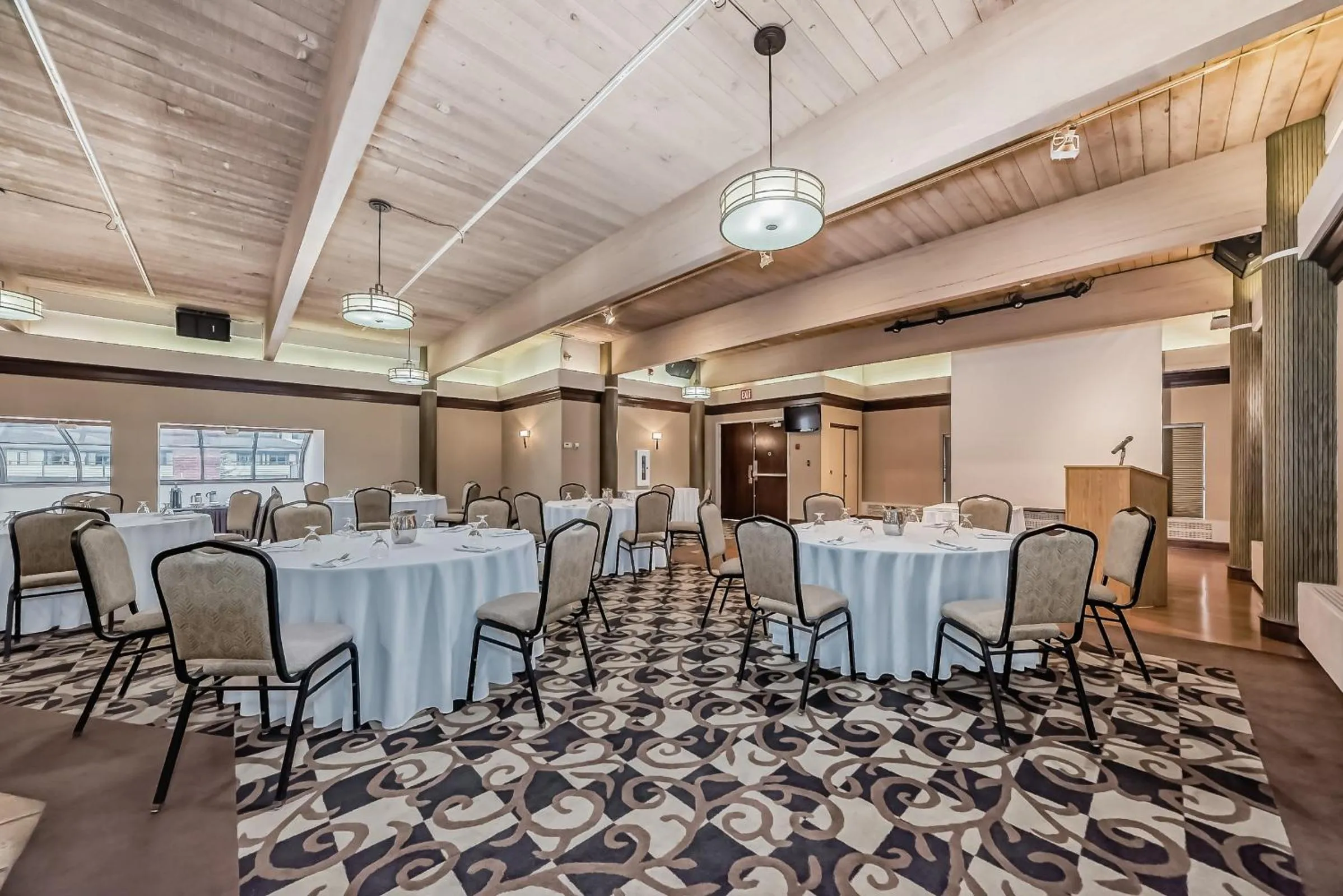 Banquet/Function facilities in Jasper Inn & Suites by INNhotels