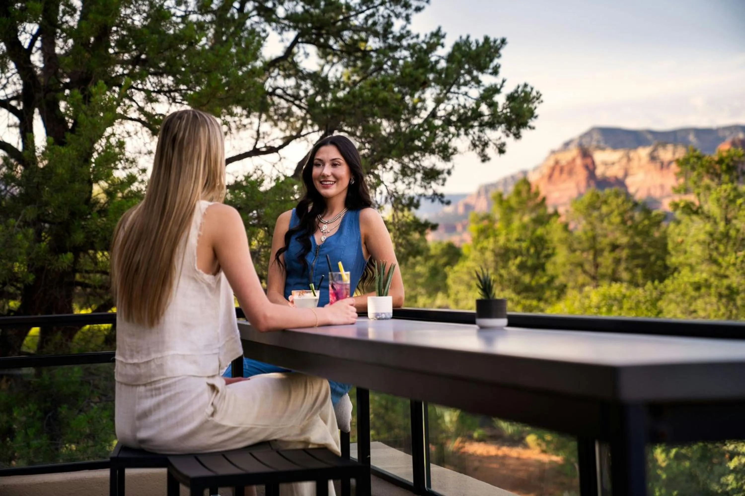 Lounge or bar in Sky Rock Sedona, a Tribute Portfolio Hotel