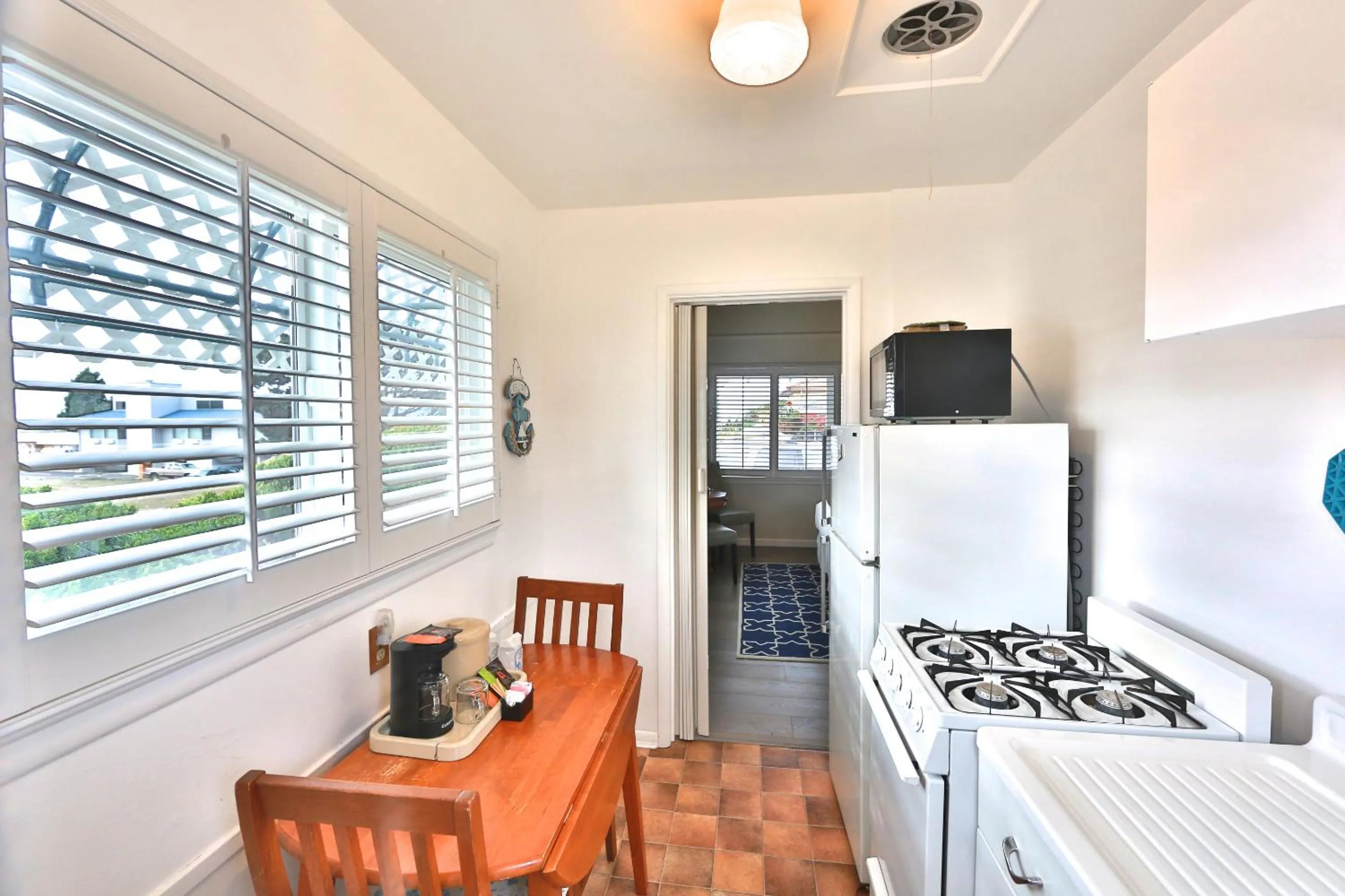 Kitchen or kitchenette in Pleasant Inn