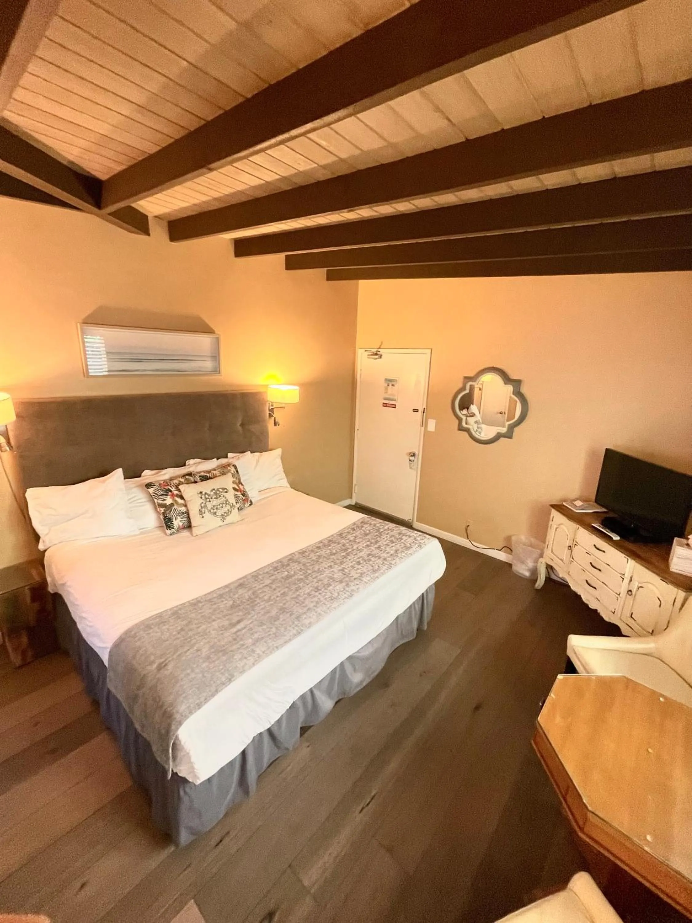 Bedroom, Bed in Pleasant Inn