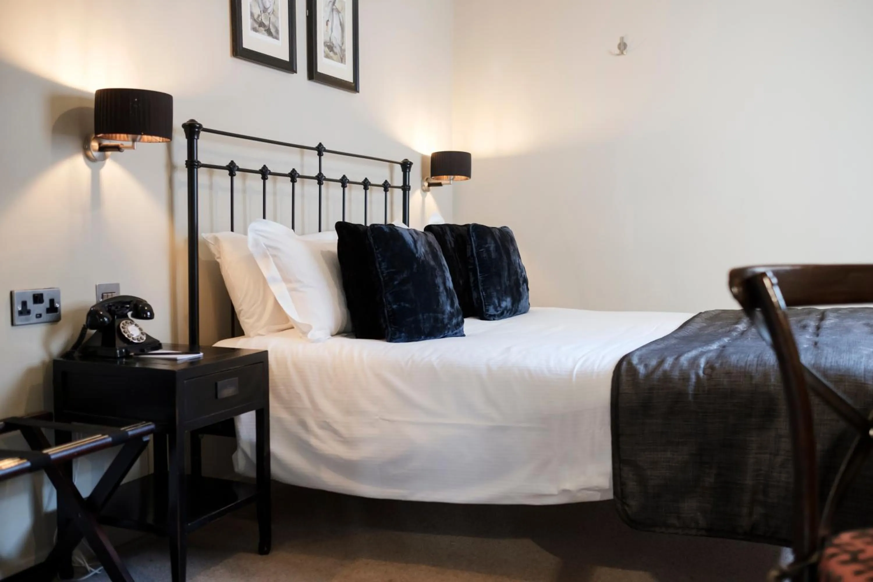 Bed in The White Swan Hotel