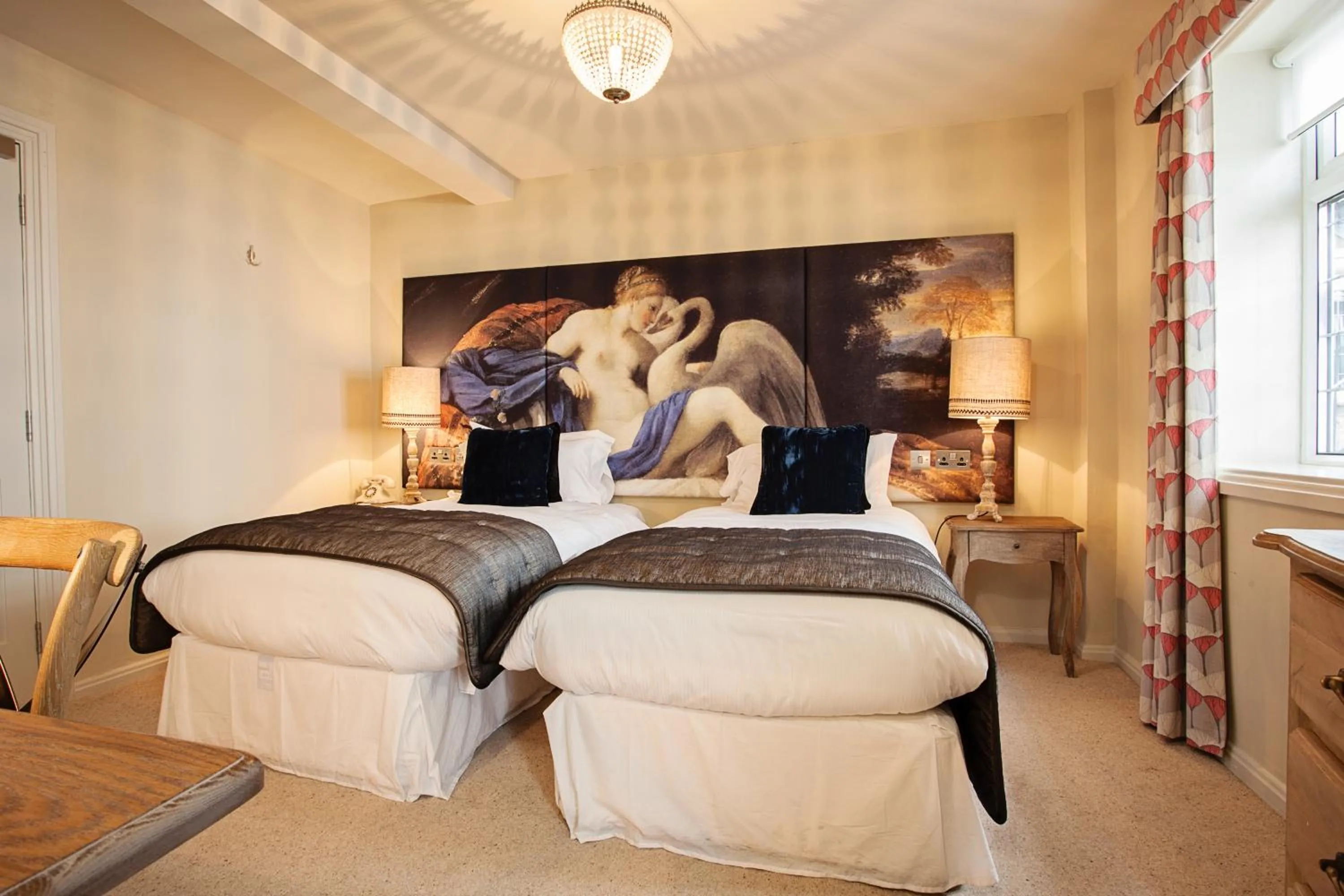 Bed in The White Swan Hotel