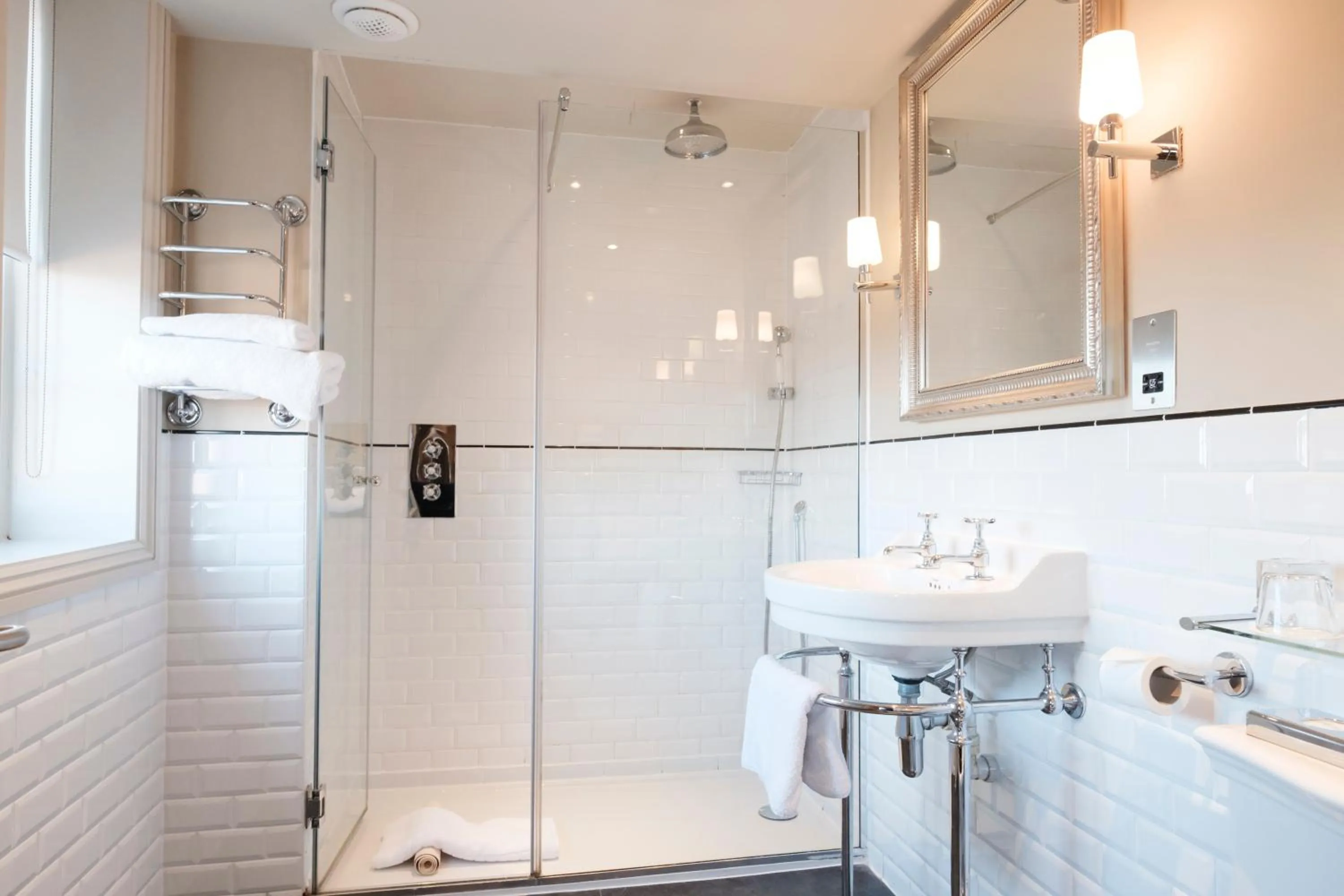 Shower in The White Swan Hotel