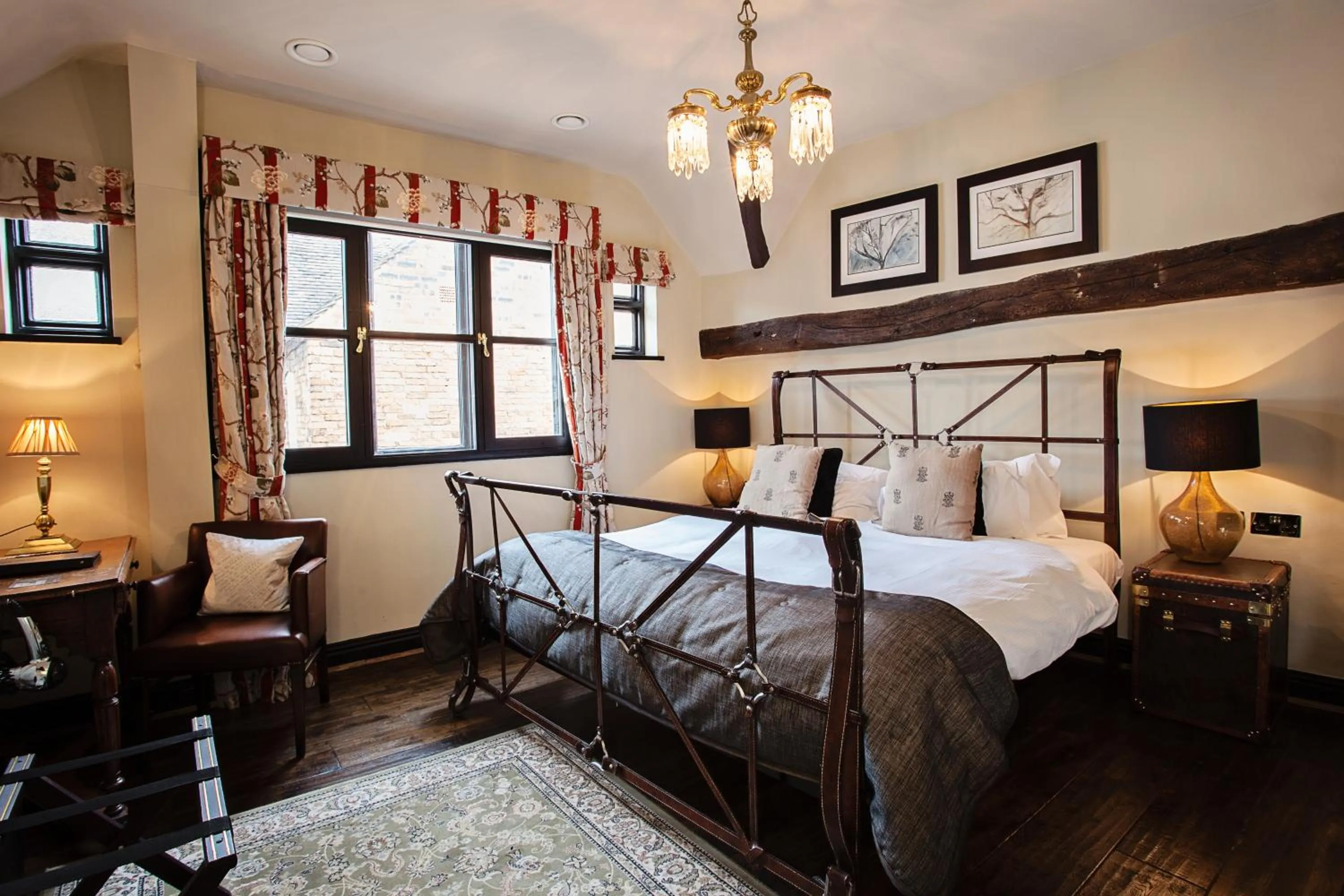 Bed in The White Swan Hotel