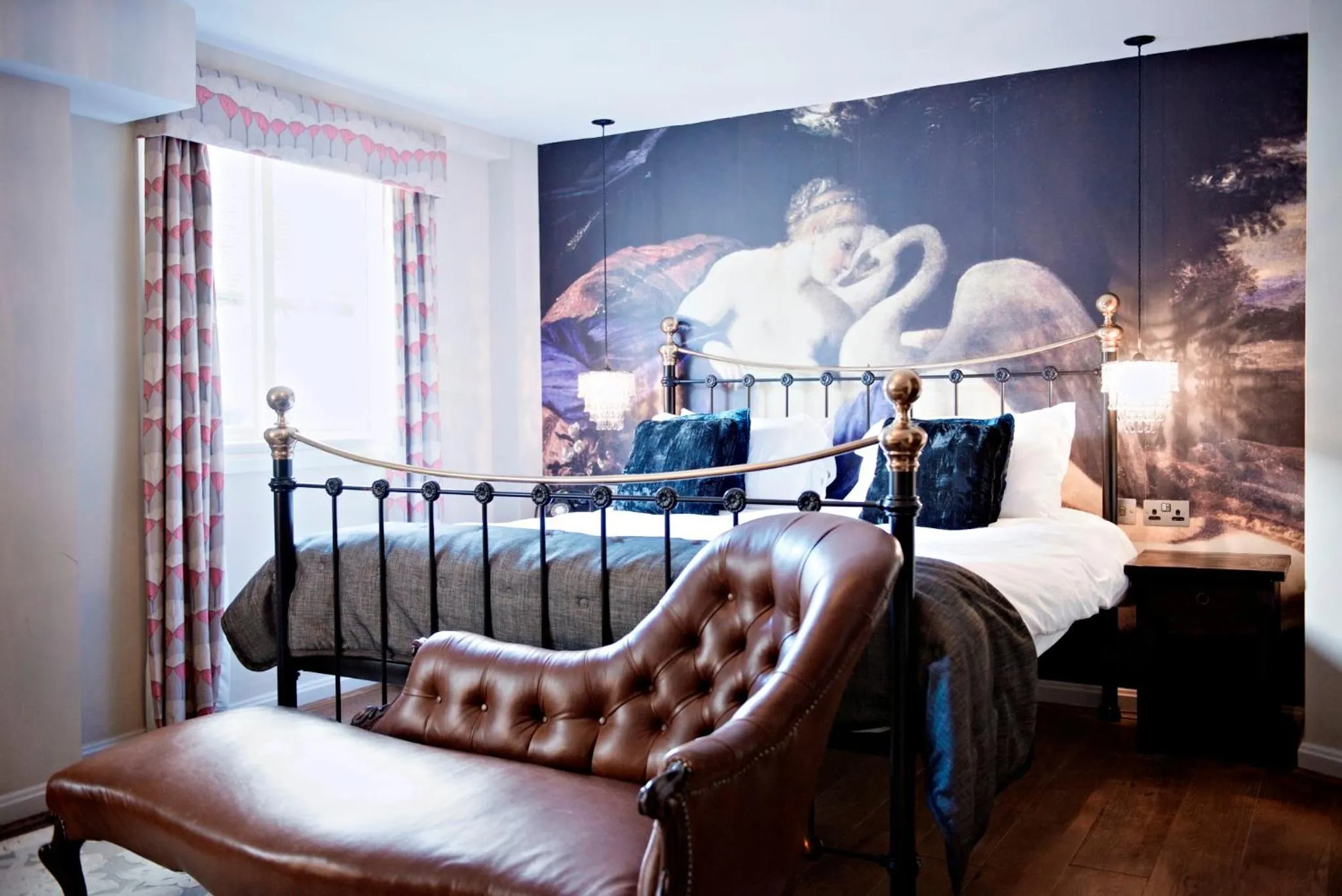 Bed in The White Swan Hotel