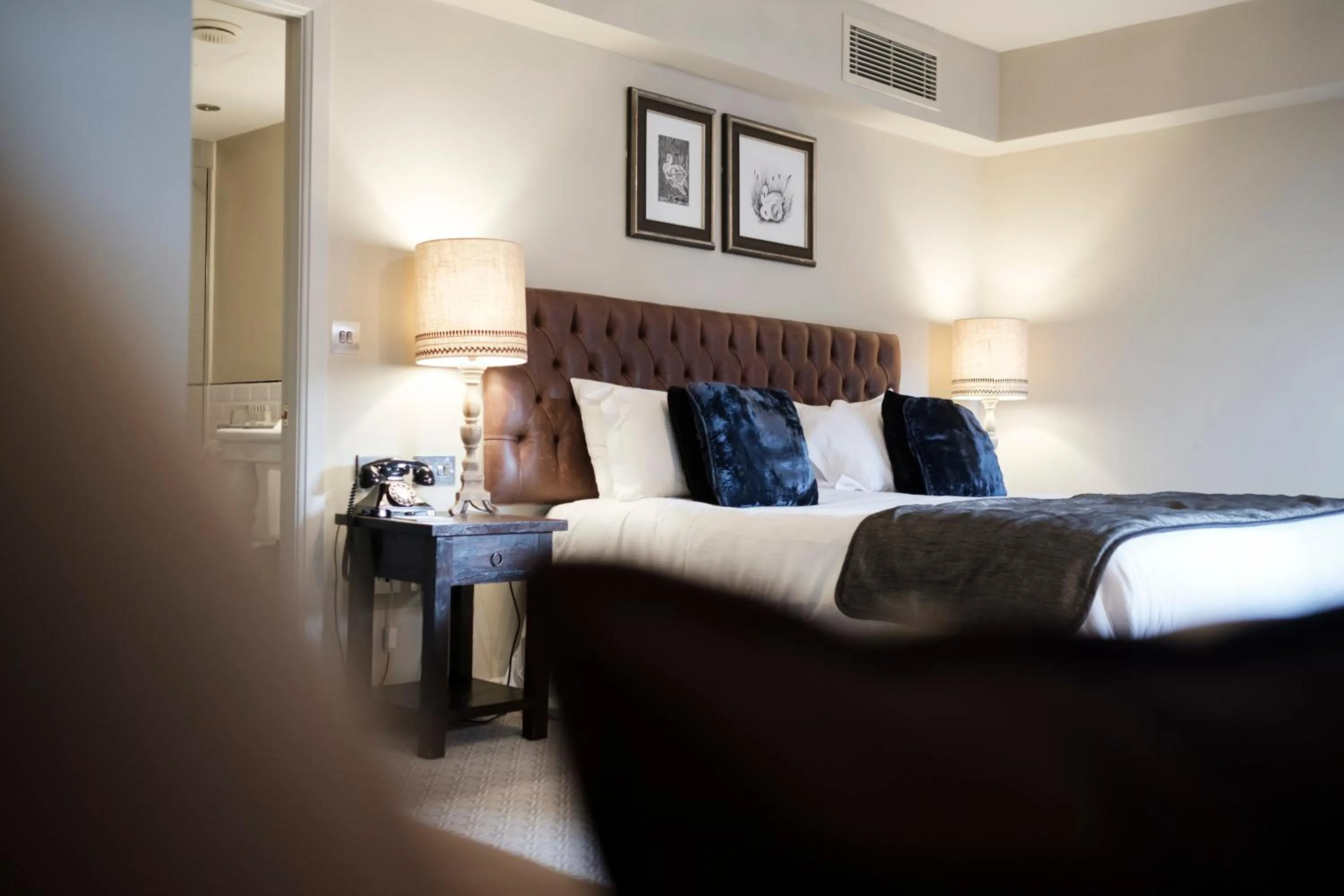 Bedroom, Bed in The White Swan Hotel