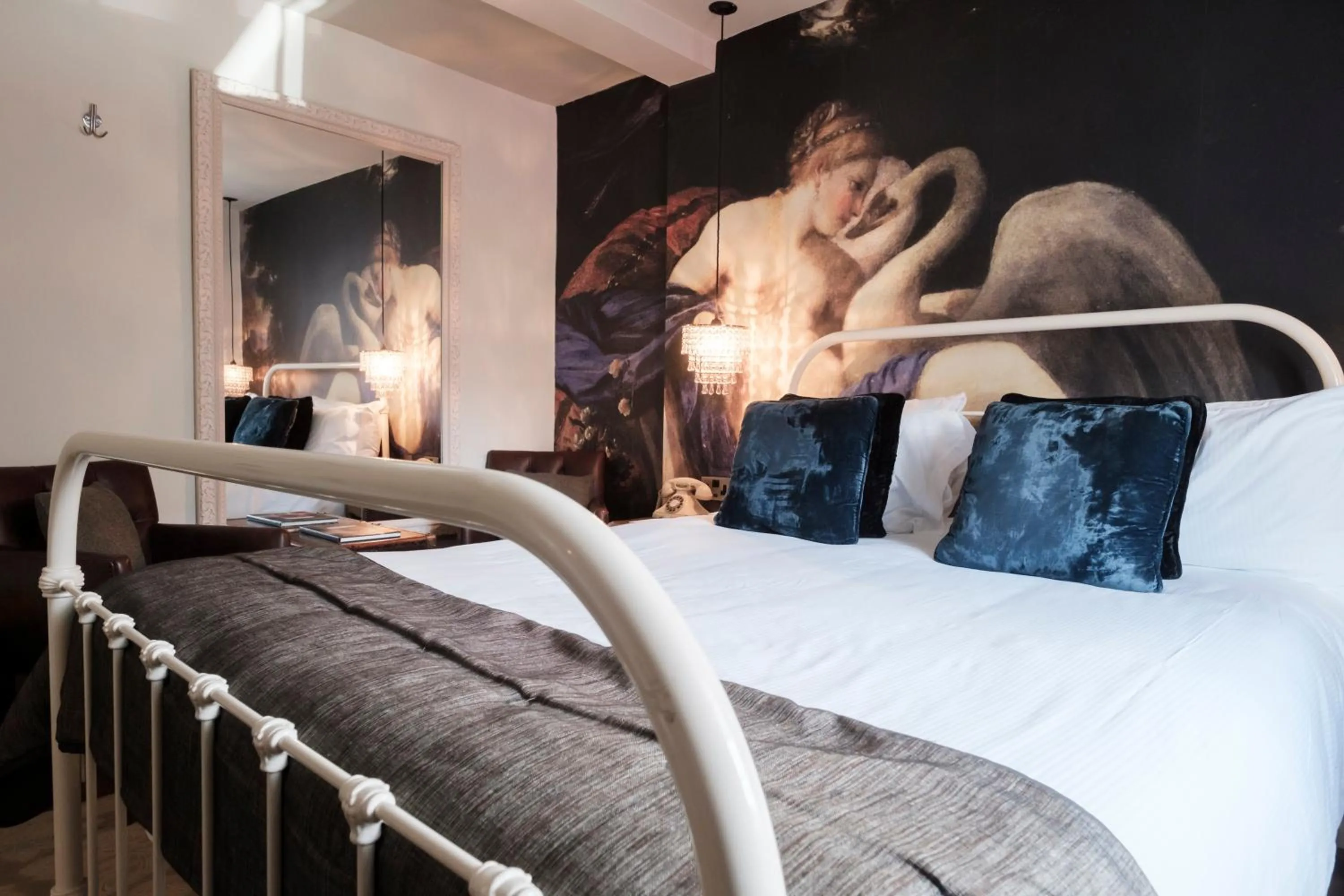 Bed in The White Swan Hotel