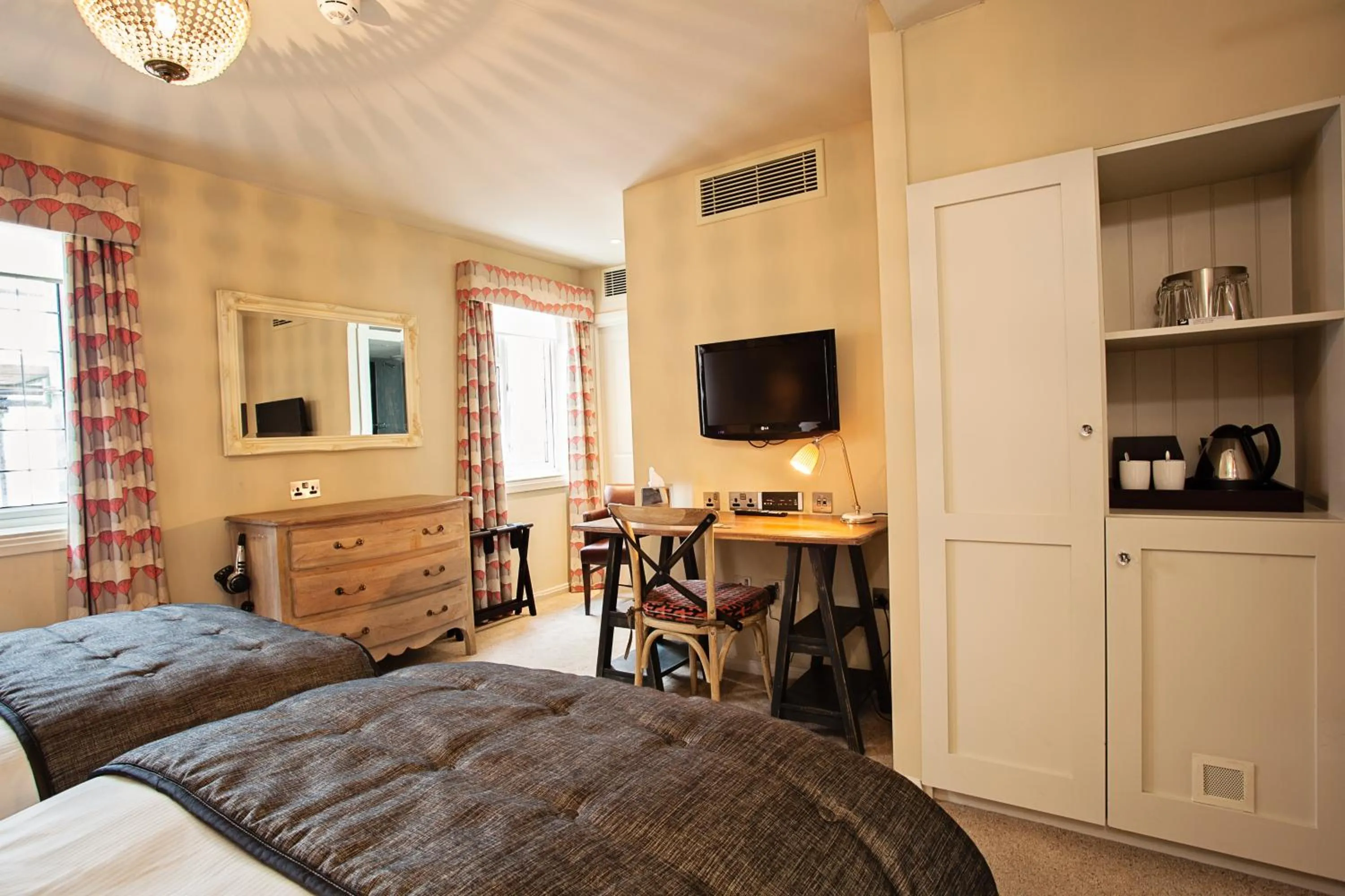 Bed in The White Swan Hotel