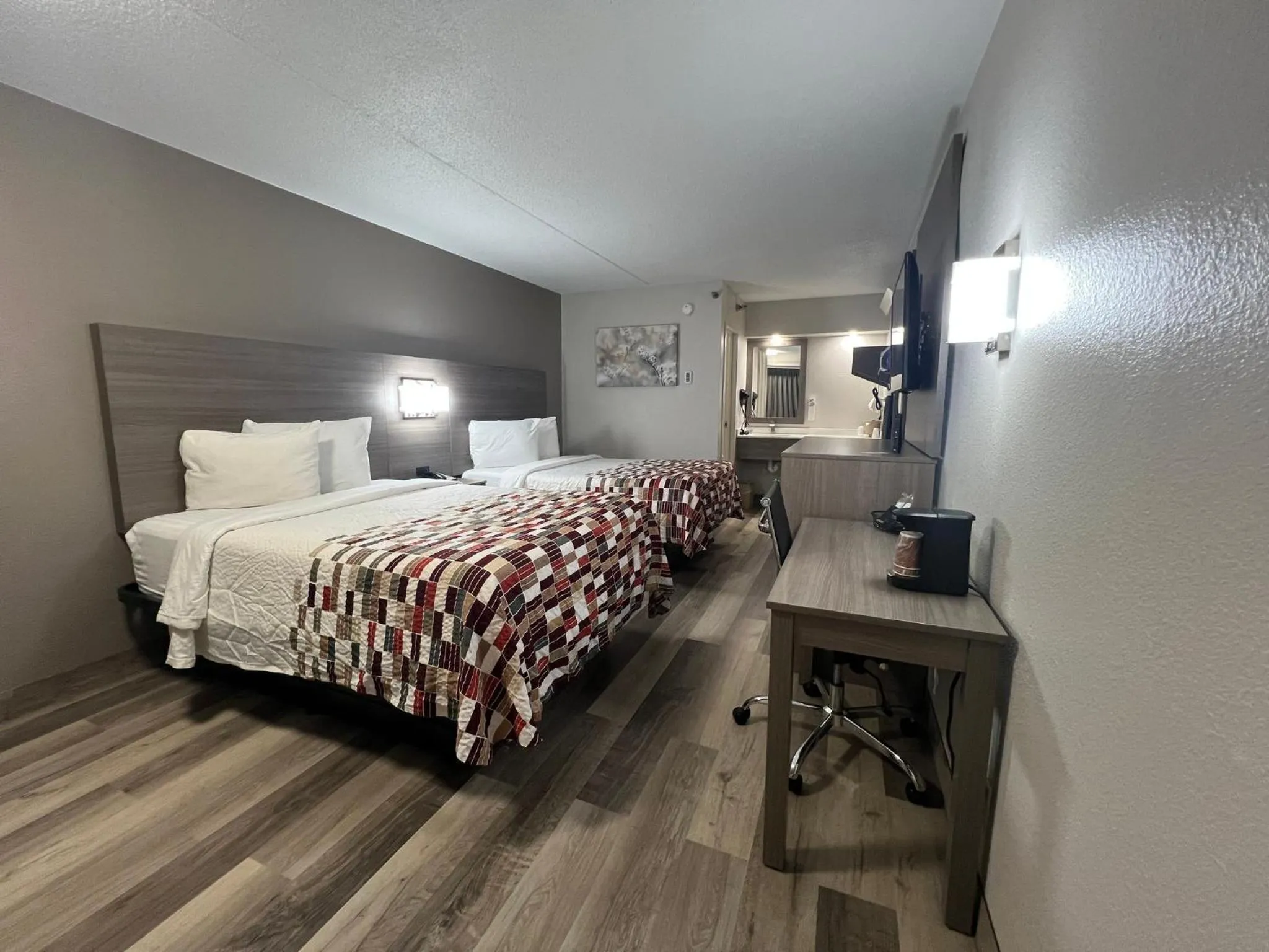 Photo of the whole room, Bed in Red Roof Inn Lexington South