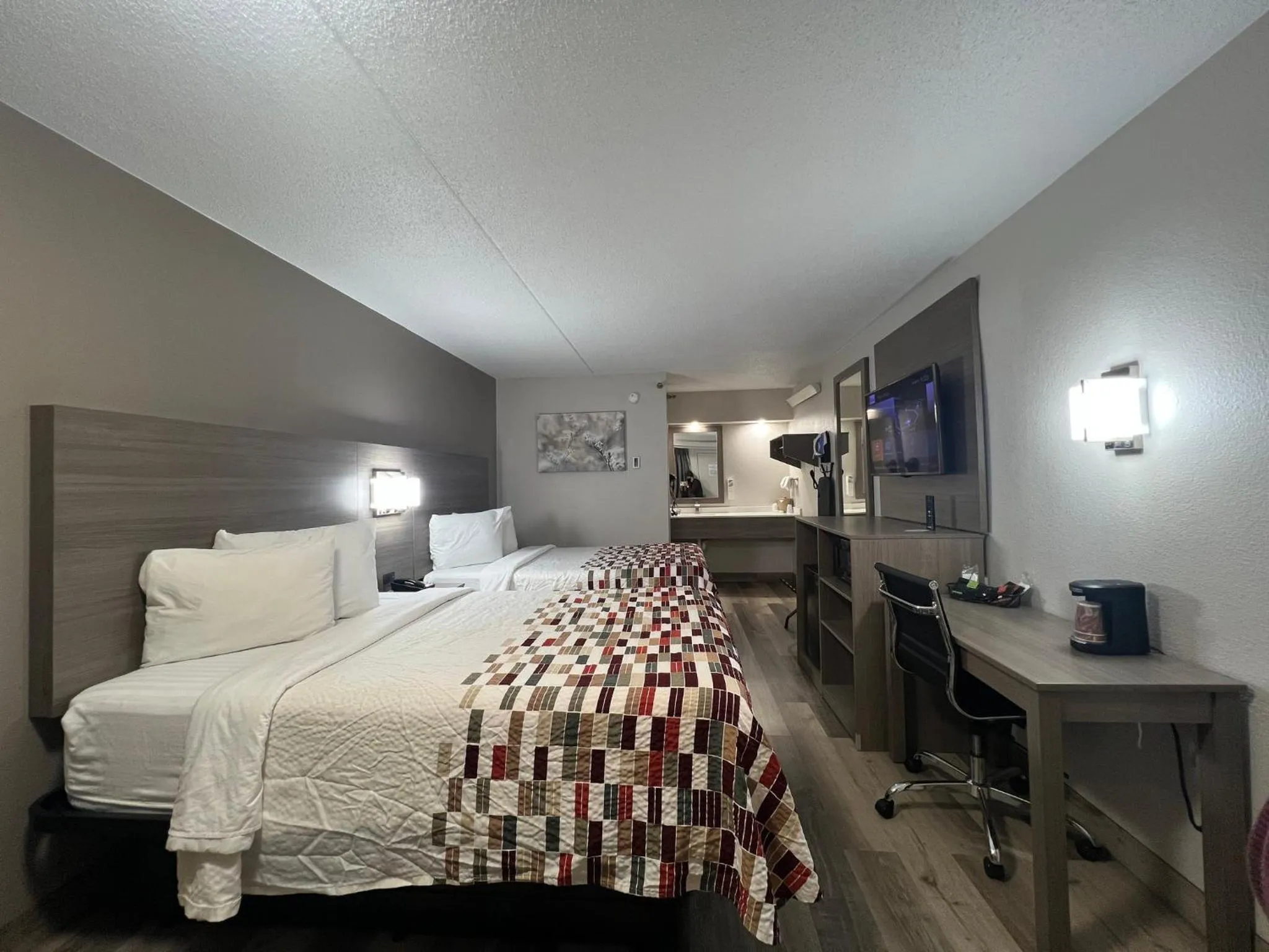 Photo of the whole room, Bed in Red Roof Inn Lexington South