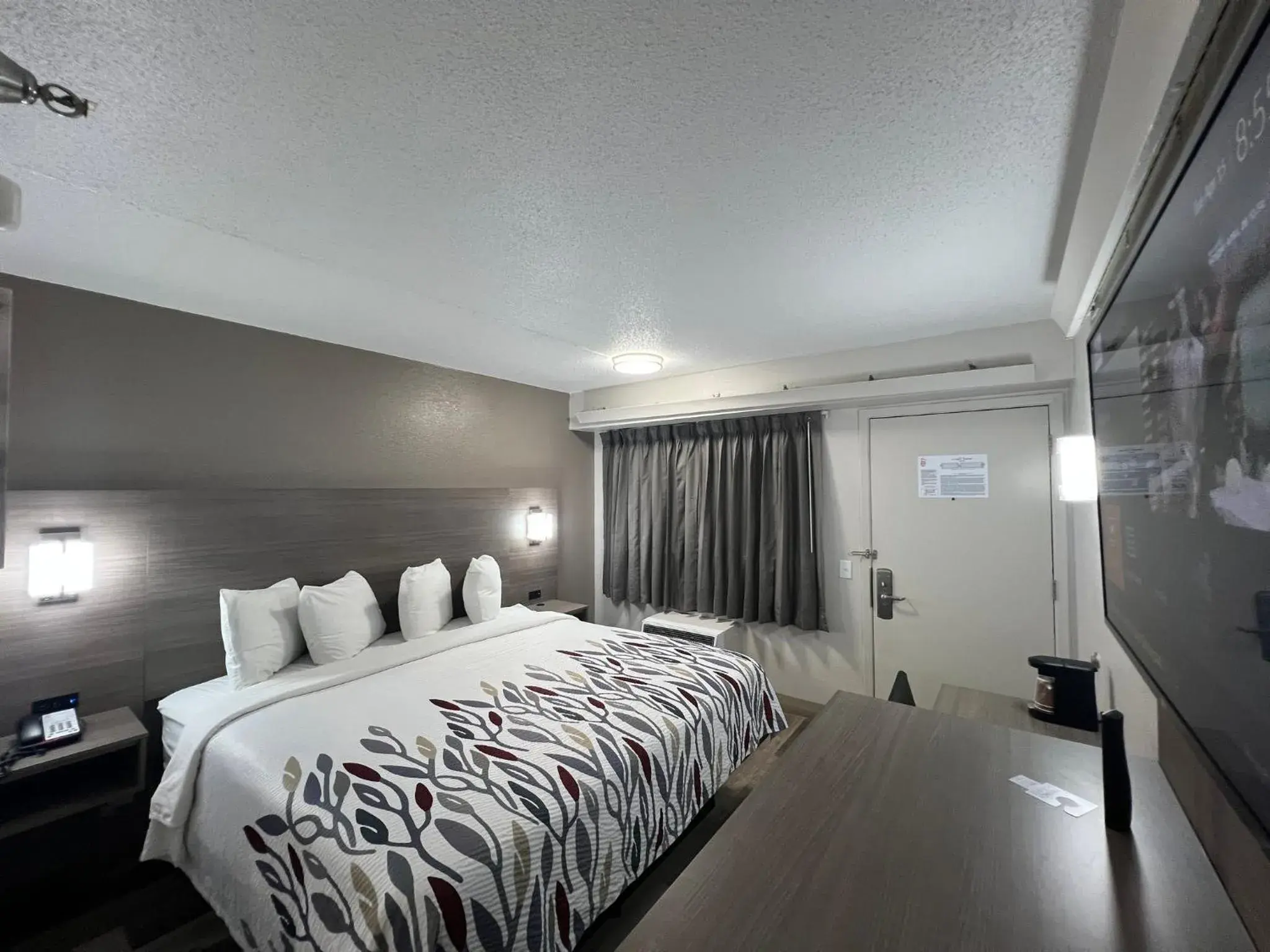 Standard King Room Smoke Free in Red Roof Inn Lexington South Standard King Room Smoke Free in Red Roof Inn Lexington South