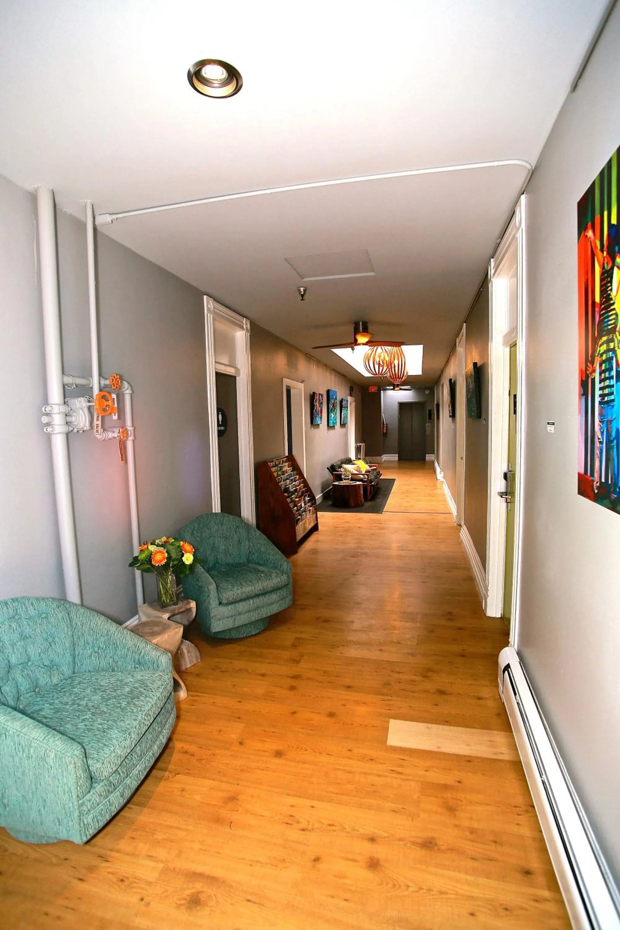 Communal lounge/ TV room in HI San Diego Downtown Hostel